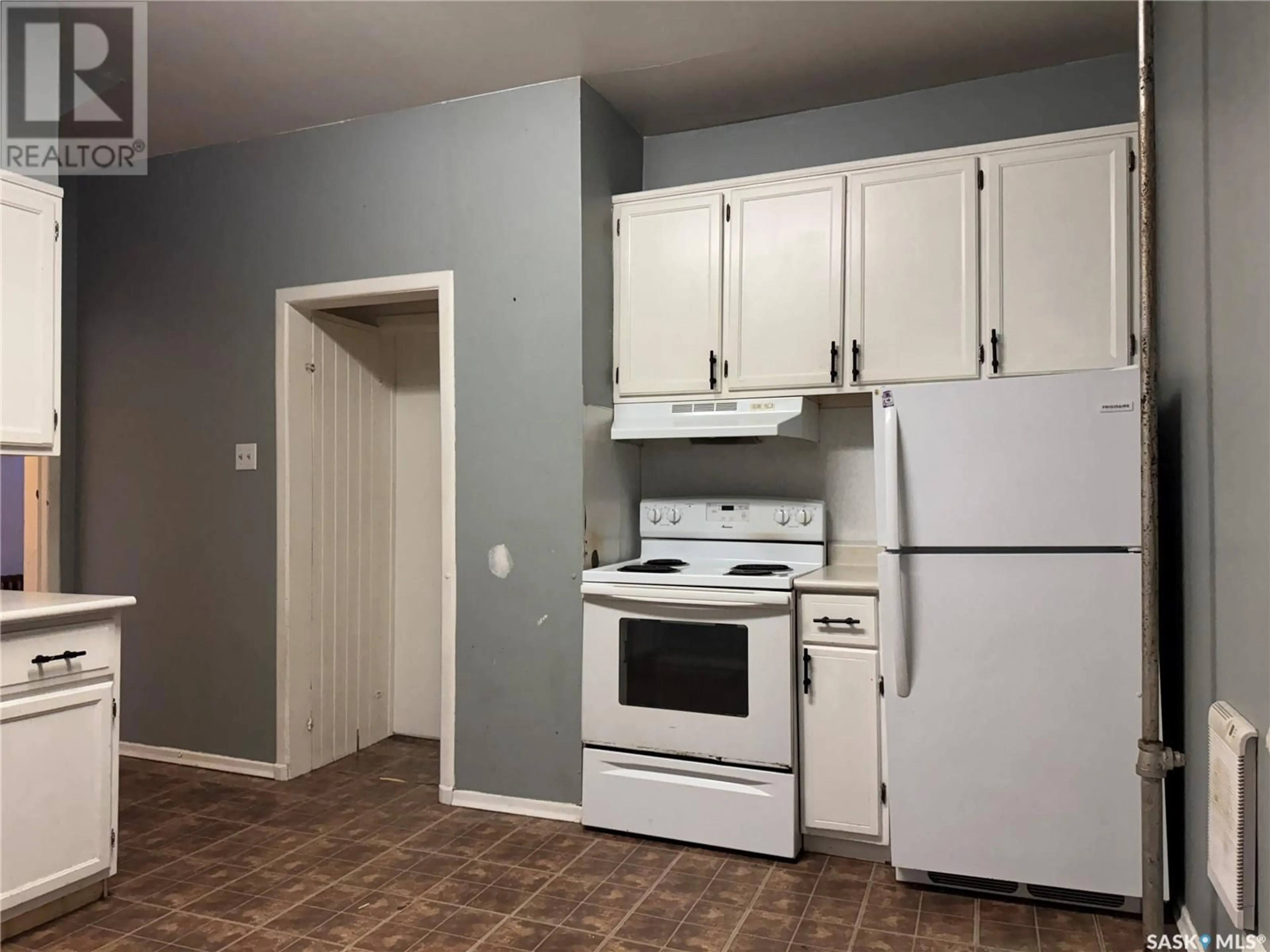 Standard kitchen, unknown for 301 3rd STREET W, Wynyard Saskatchewan S0A4T0