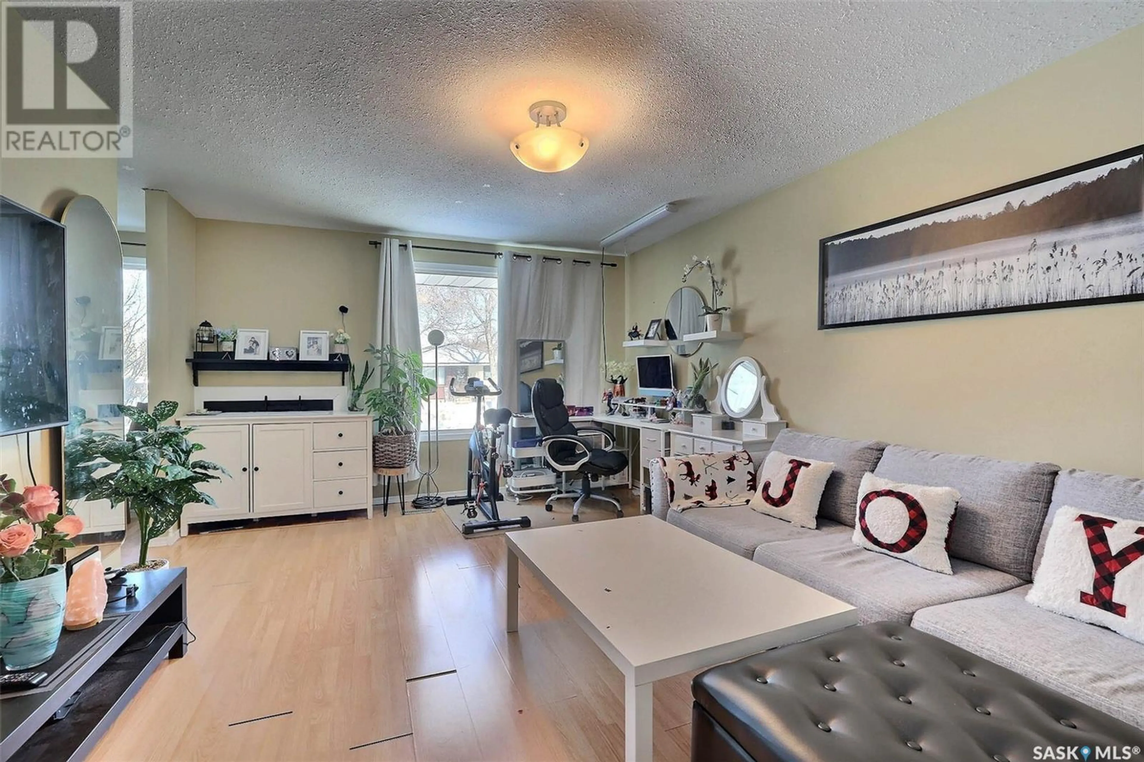 A pic of a room for 115 CHURCH DRIVE, Regina Saskatchewan S4T6J5