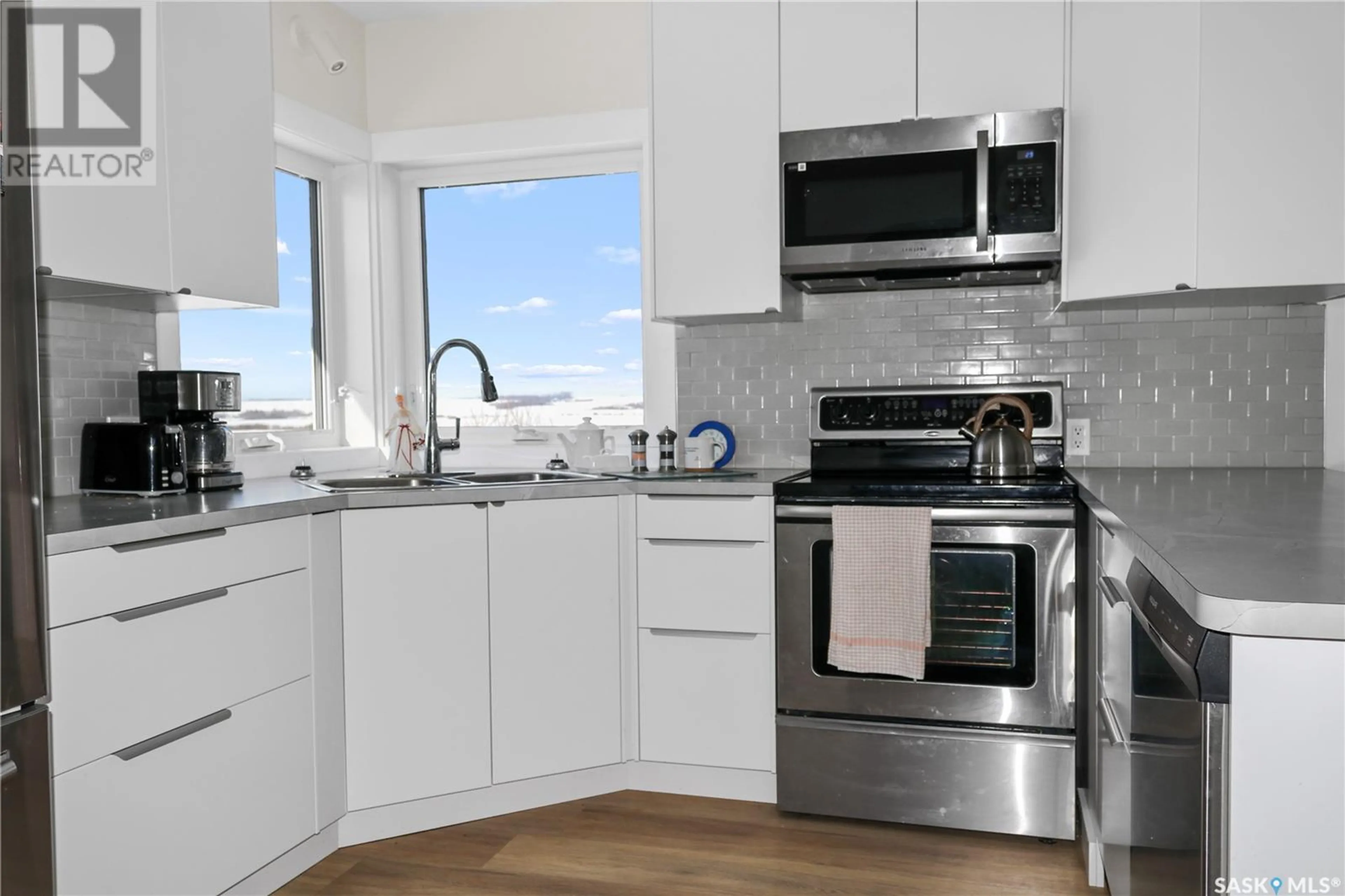 Standard kitchen, ceramic/tile floor for Fecyk Acreage, Fish Creek Rm No. 402 Saskatchewan S0K0A6