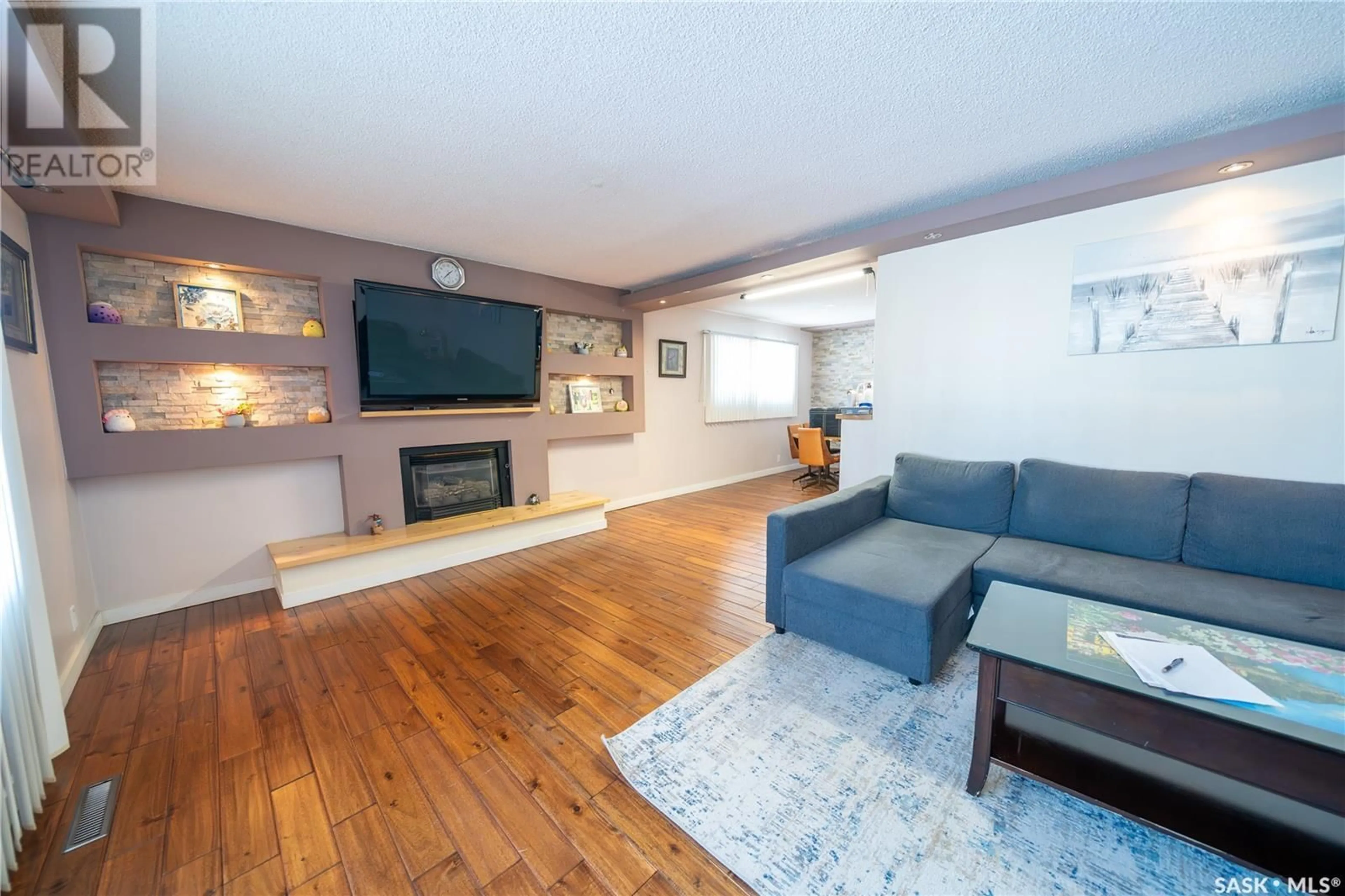 Living room with furniture, wood/laminate floor for 1405 Macpherson AVENUE, Regina Saskatchewan S4S4E1