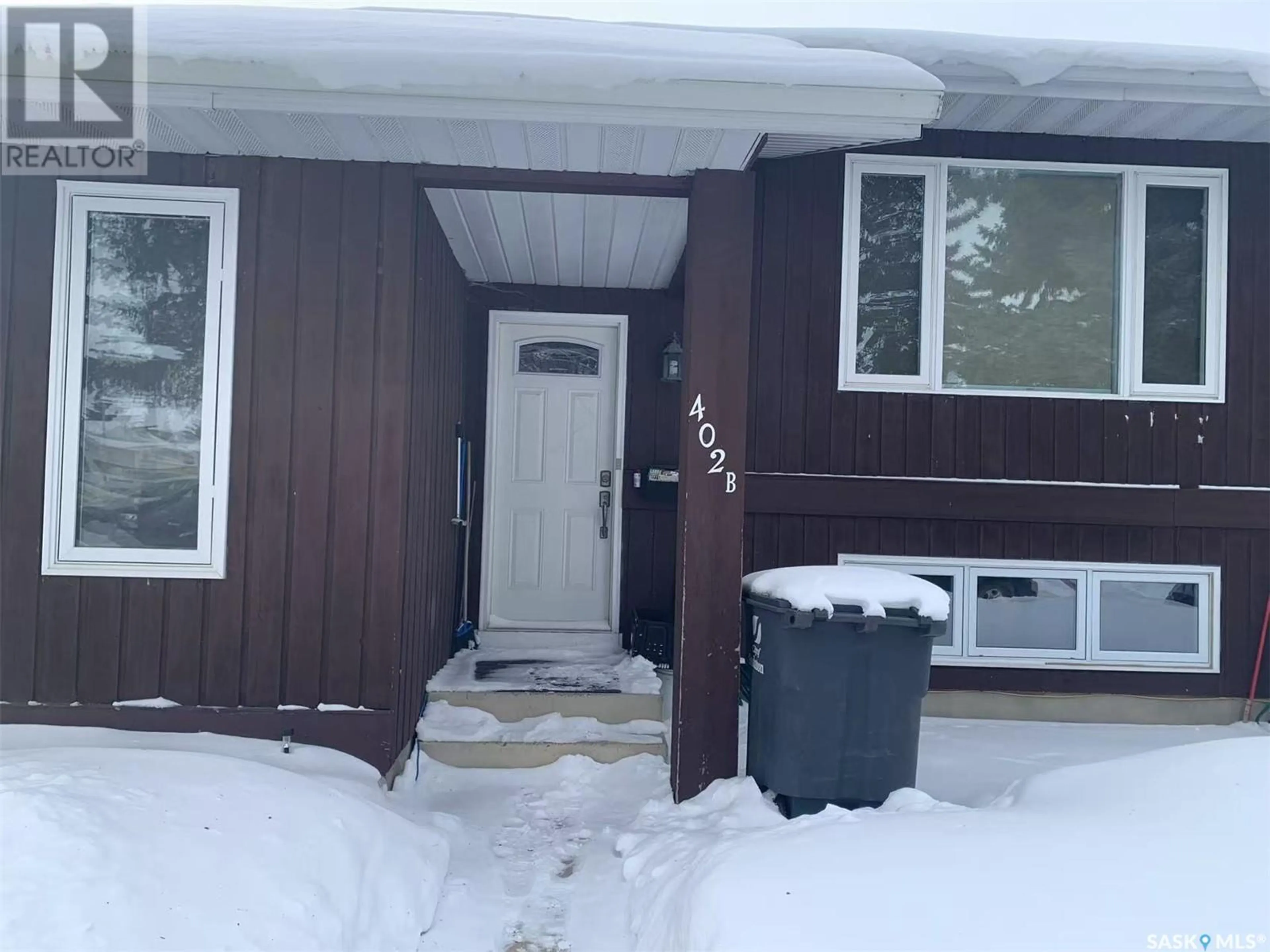 Indoor entryway for 402B GARDINER PLACE, Saskatoon Saskatchewan S7N2S9