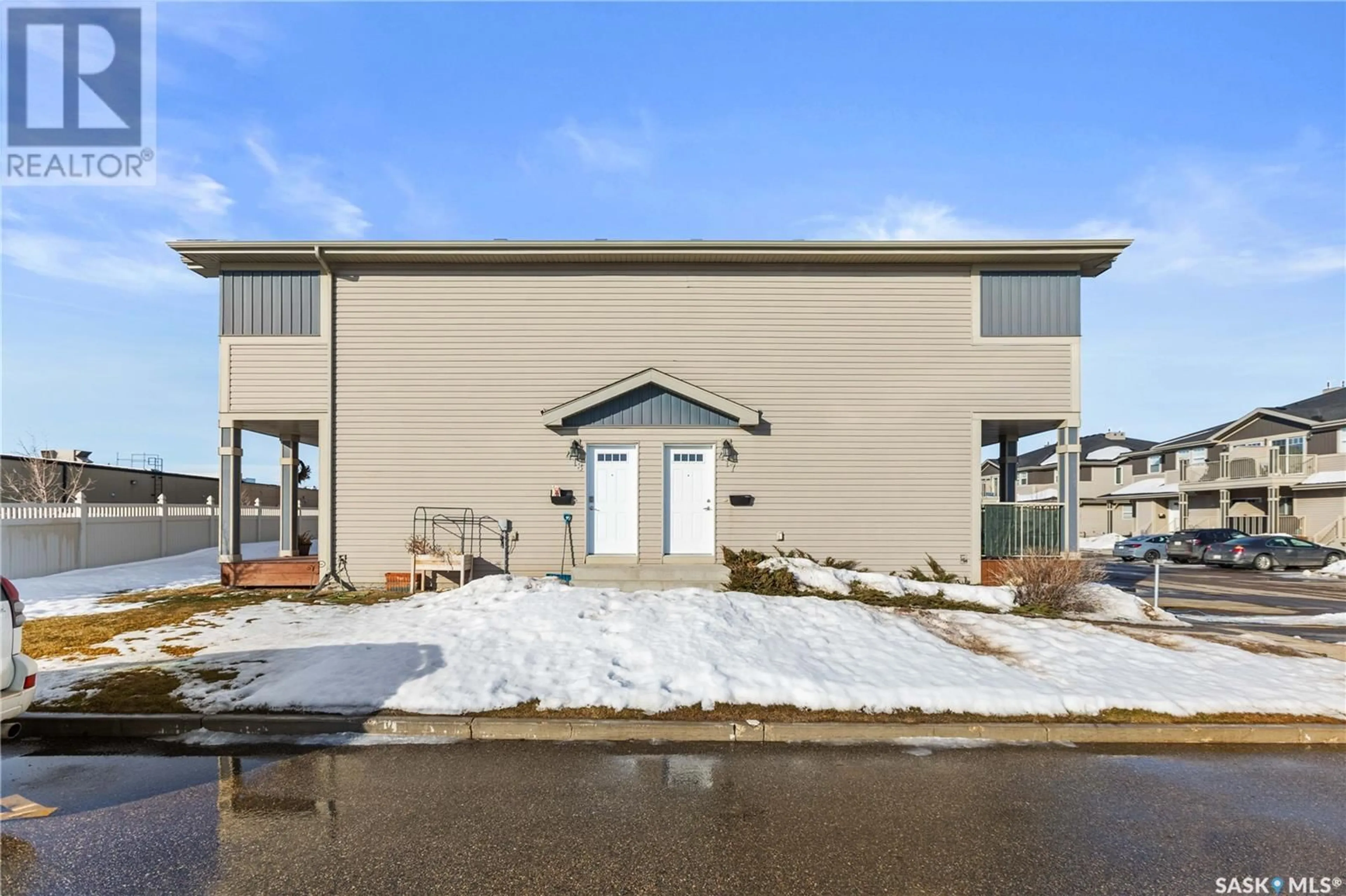 Indoor foyer for 417 100 Chaparral BOULEVARD, Martensville Saskatchewan S0K0A2