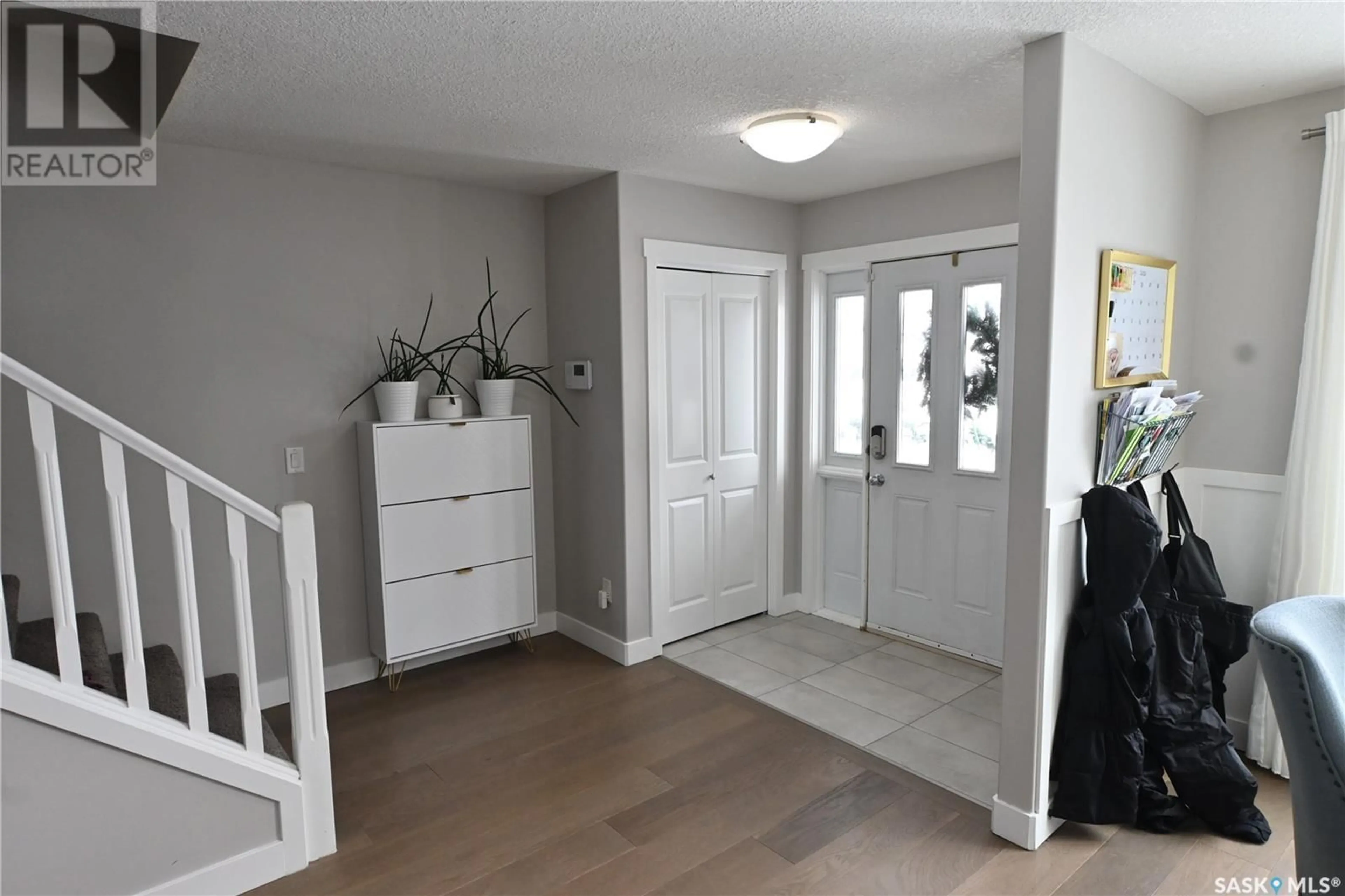 Indoor entryway for 354 Ottawa STREET, Regina Saskatchewan S4R1N7