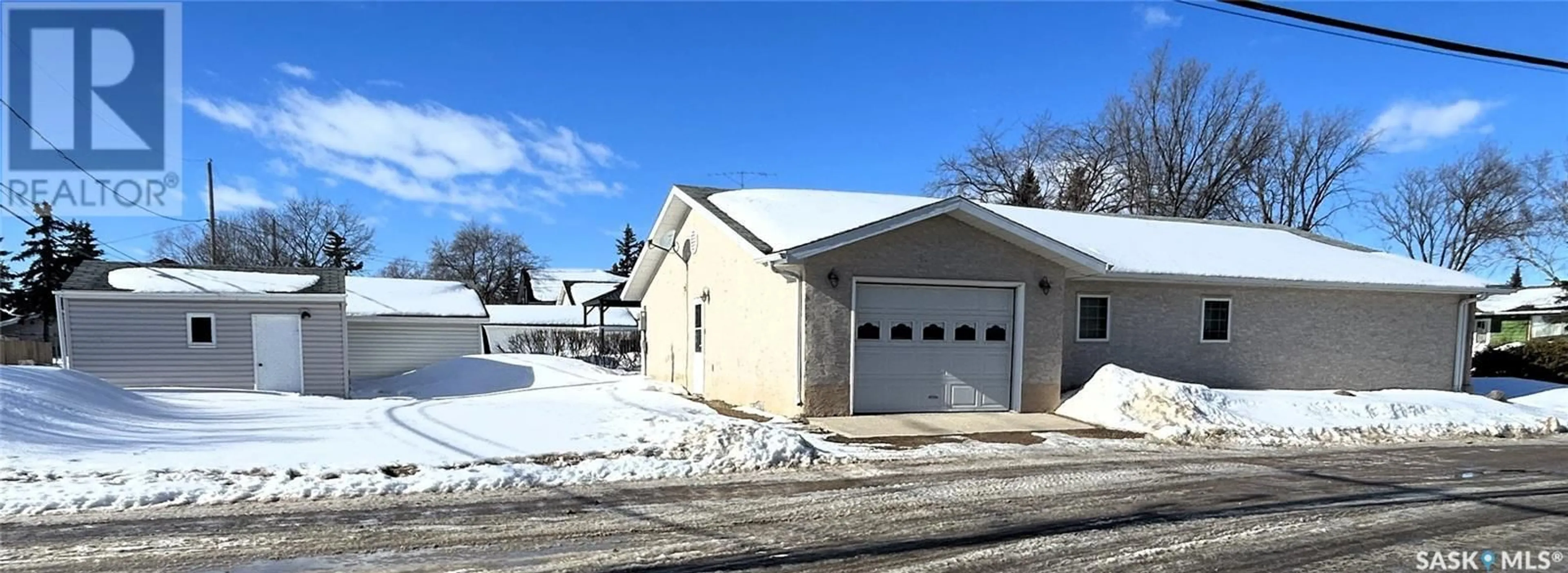 Indoor garage for 916 103RD AVENUE, Tisdale Saskatchewan S0E1T0