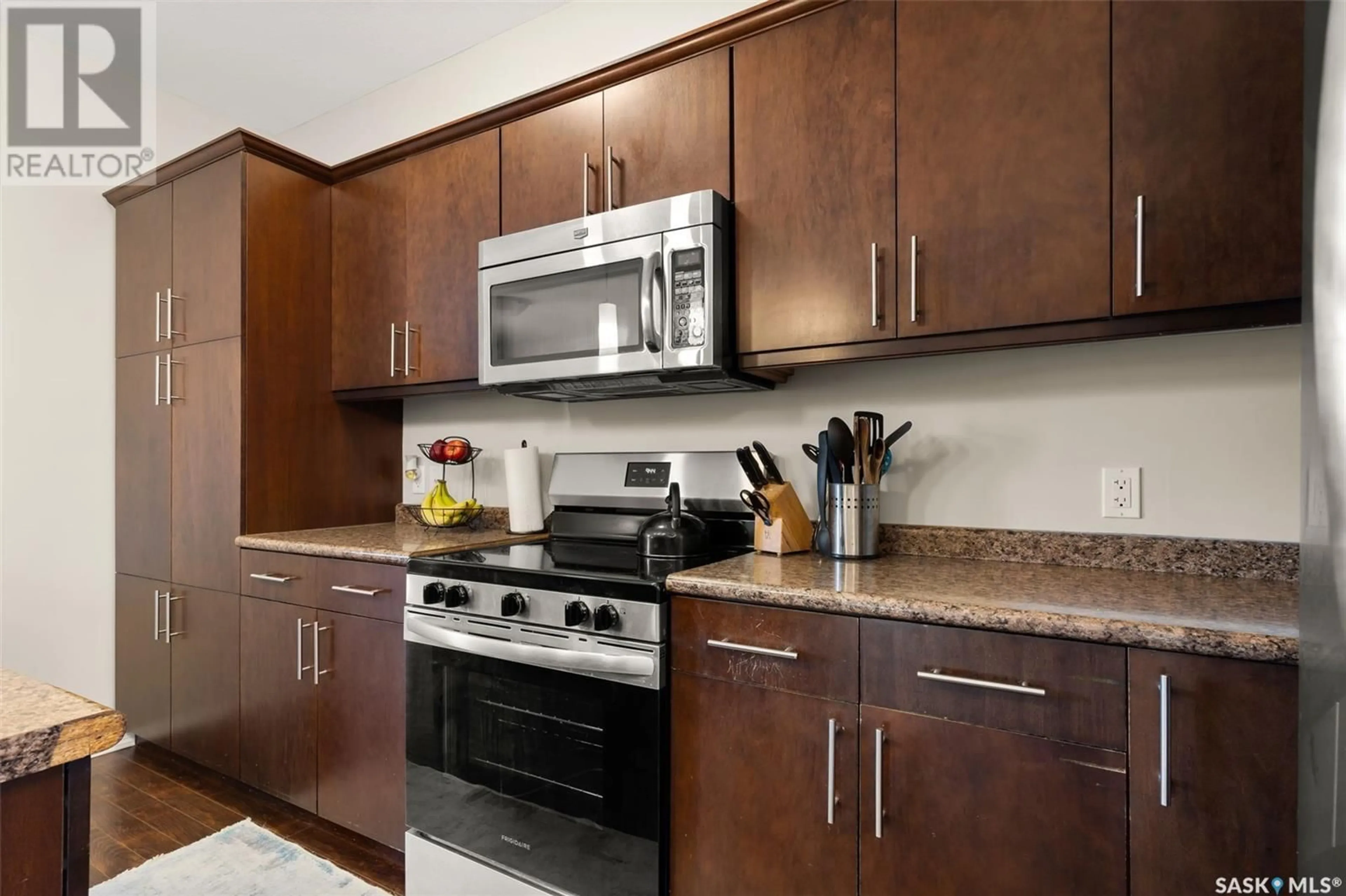 Standard kitchen, unknown for 2428 McAra STREET, Regina Saskatchewan S4N2W6