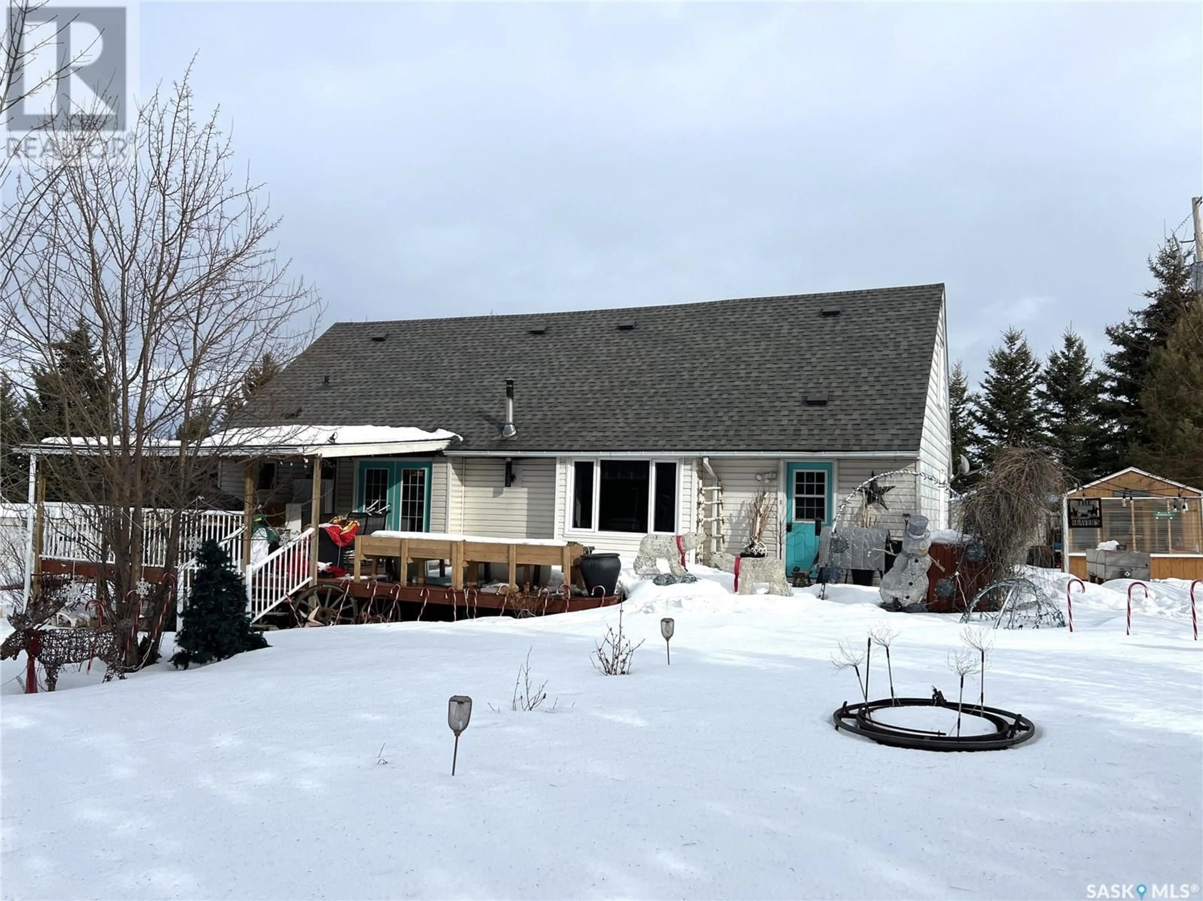 Patio, mountain view for 113 2nd AVENUE SE, Dorintosh Saskatchewan S0M0T0