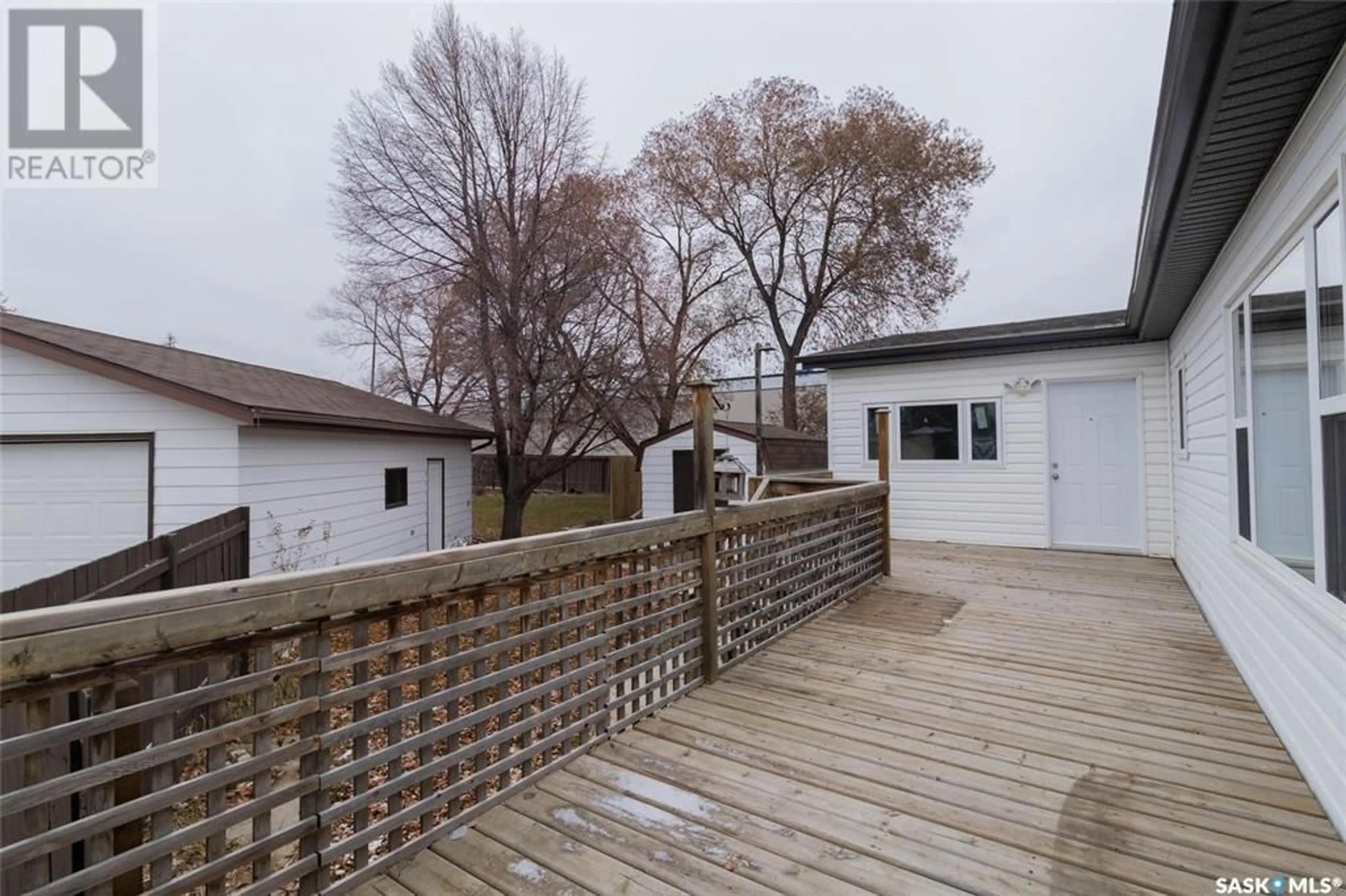 Patio, street for 323 Leland PLACE, Saskatoon Saskatchewan S7H5A3