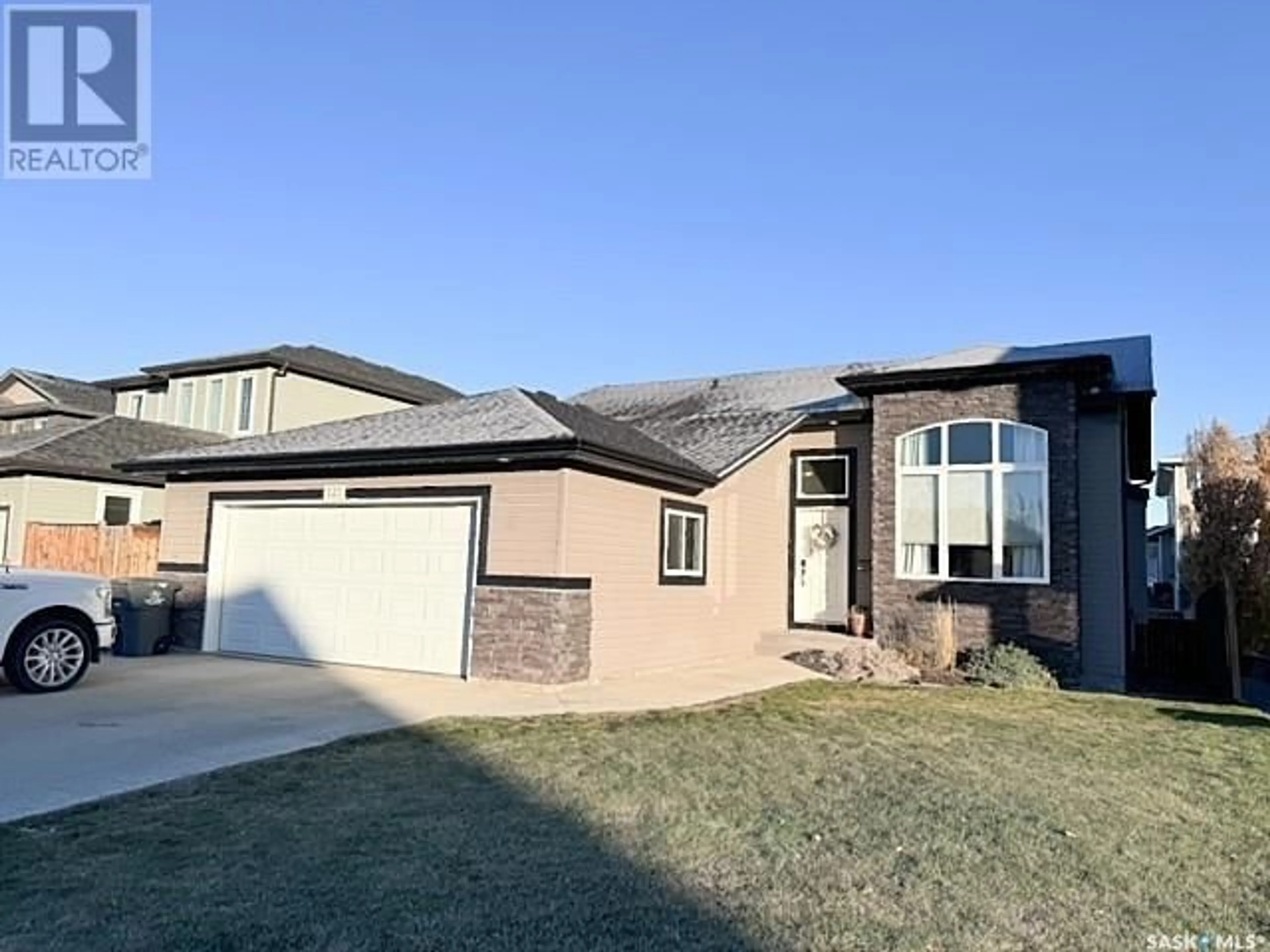 Home with brick exterior material, street for 121 Valley Park PLACE, Swift Current Saskatchewan S9H5N2