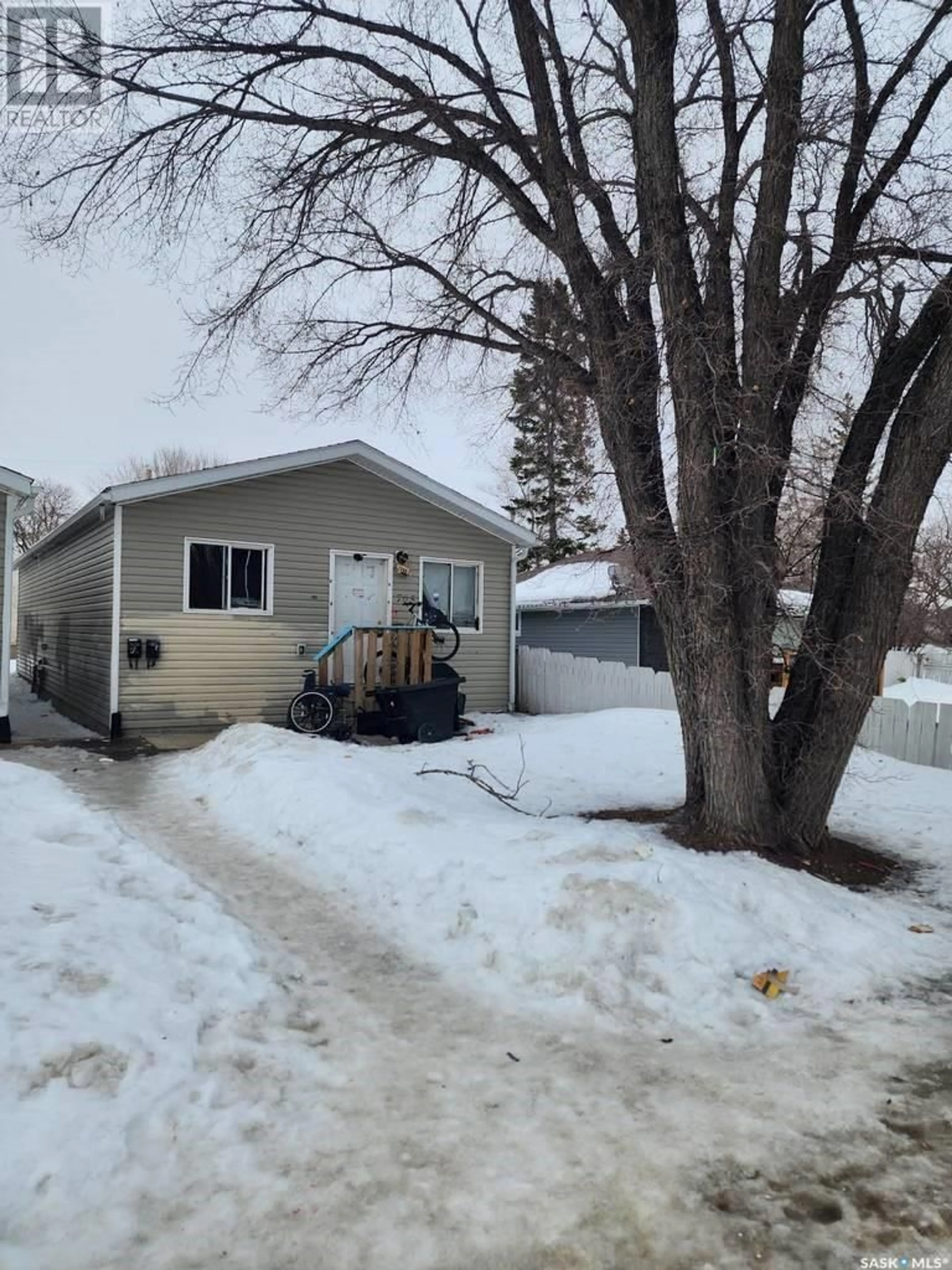 Unknown for 705 Cameron STREET, Regina Saskatchewan S4T2S2