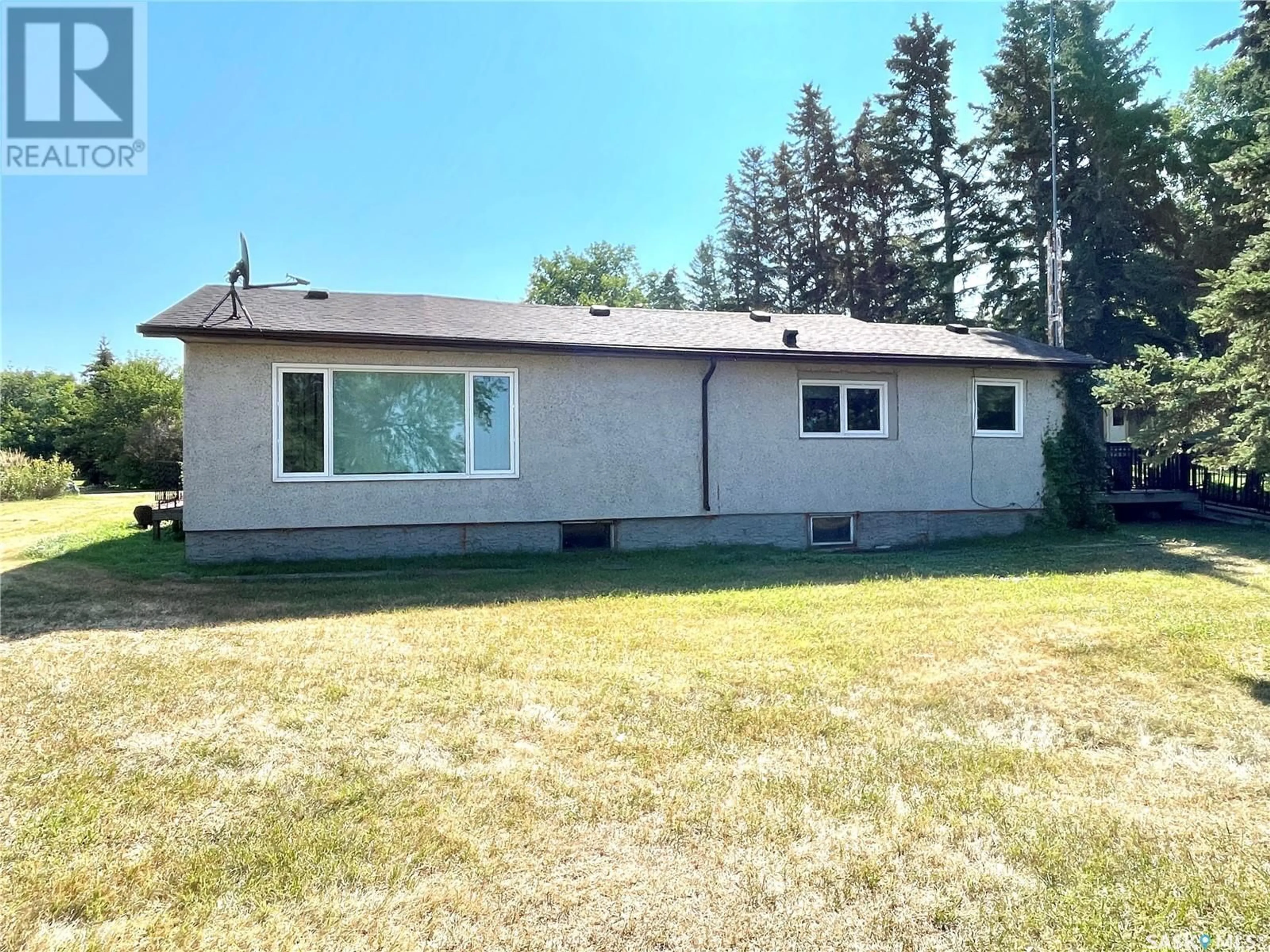 Home with vinyl exterior material, unknown for 3 Lakeview PLACE, Jackfish Lake Saskatchewan S0M0L0