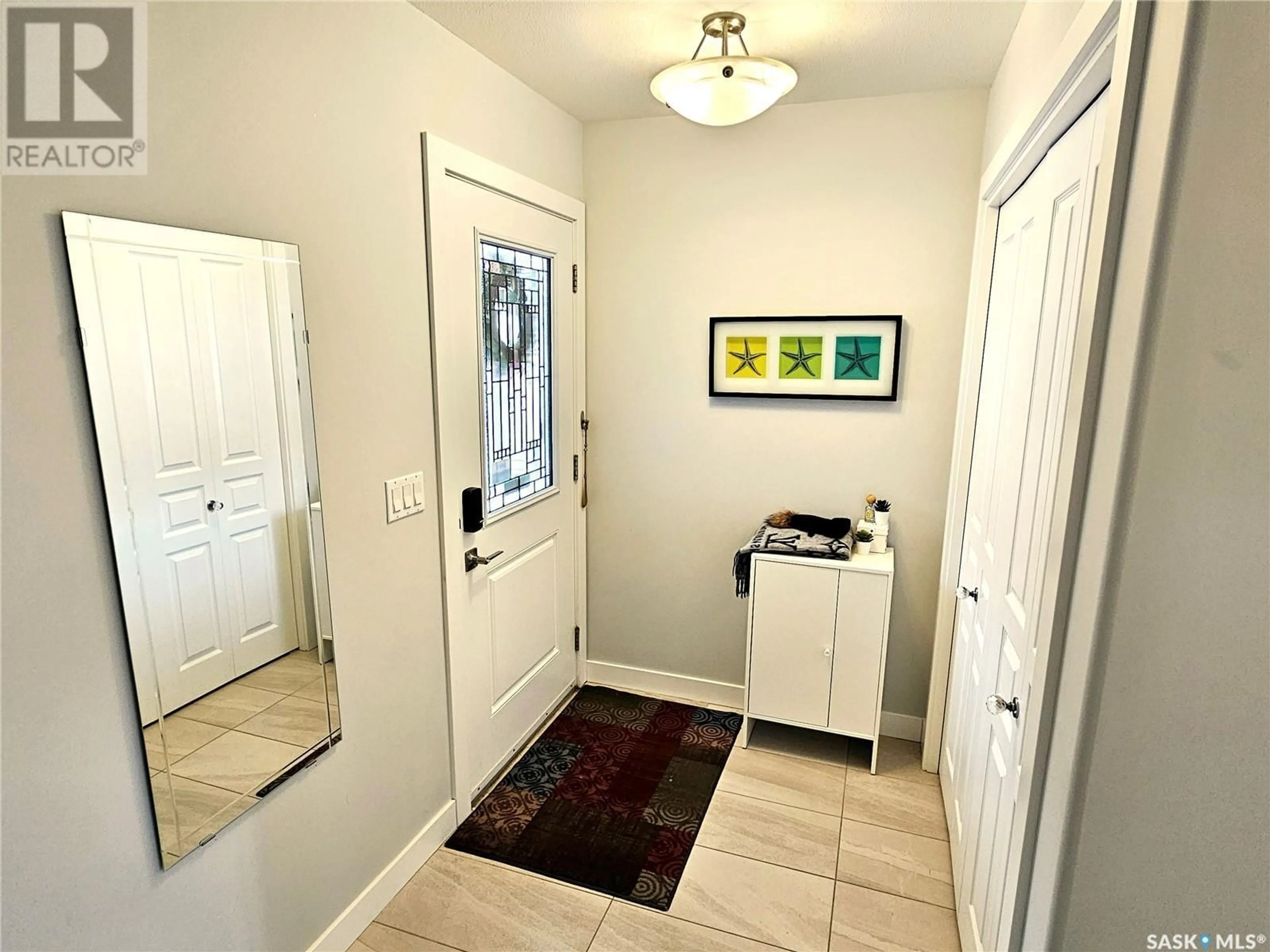 Indoor entryway for 234 Lewin CRESCENT, Saskatoon Saskatchewan S7T0T3