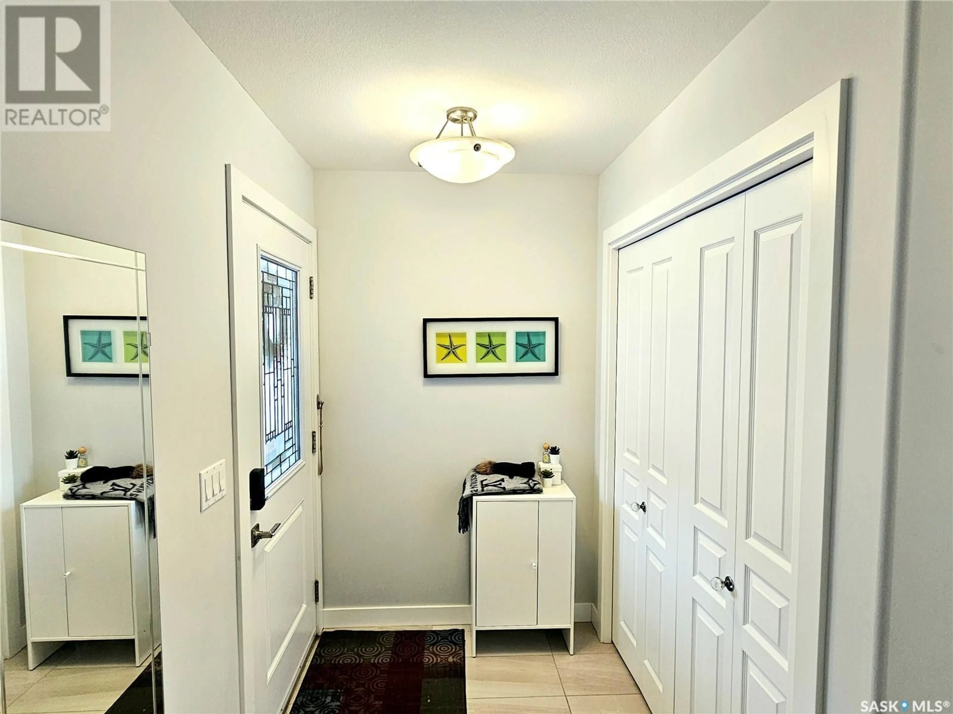 Indoor entryway for 234 Lewin CRESCENT, Saskatoon Saskatchewan S7T0T3