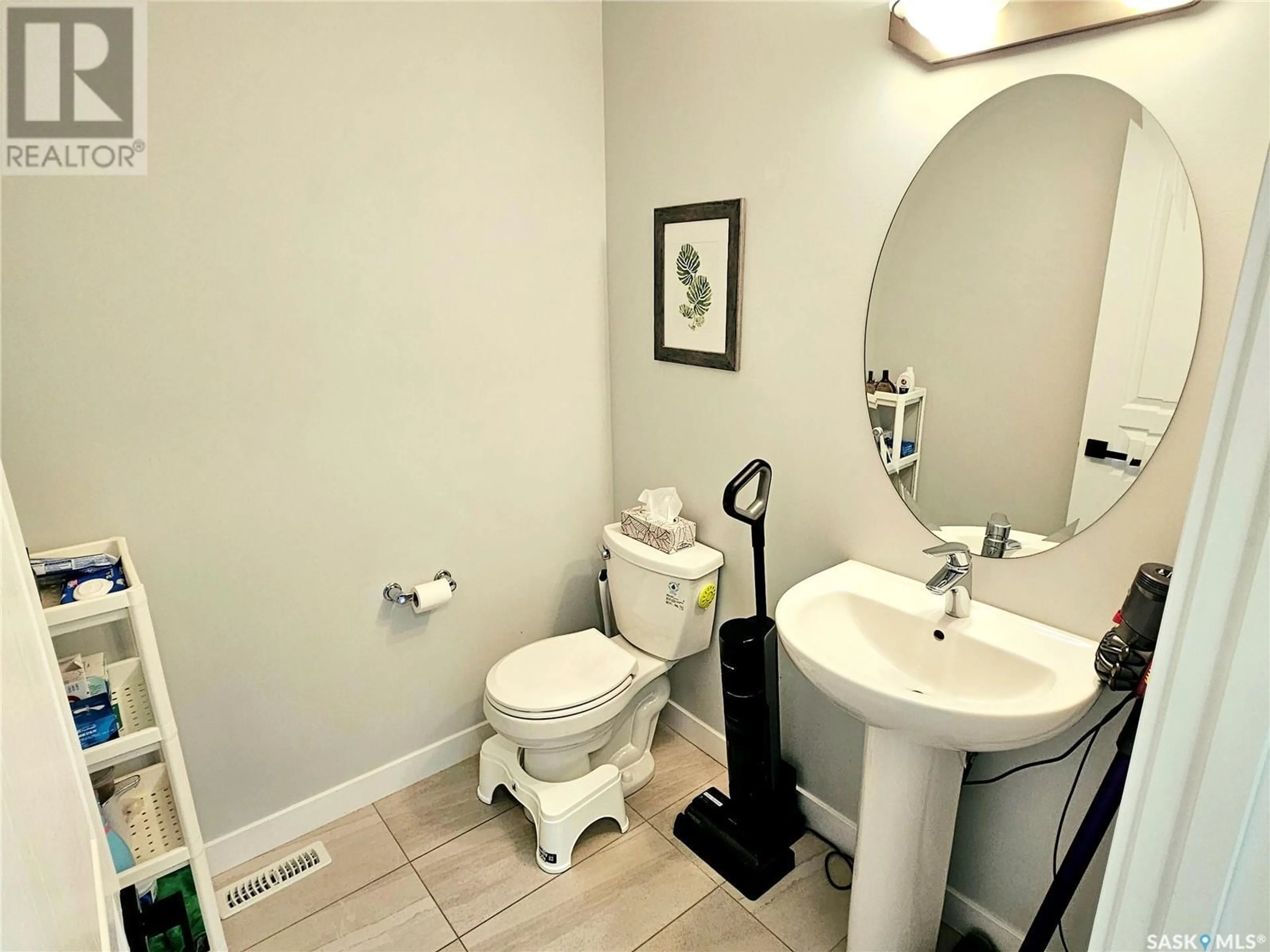 Standard bathroom, ceramic/tile floor for 234 Lewin CRESCENT, Saskatoon Saskatchewan S7T0T3