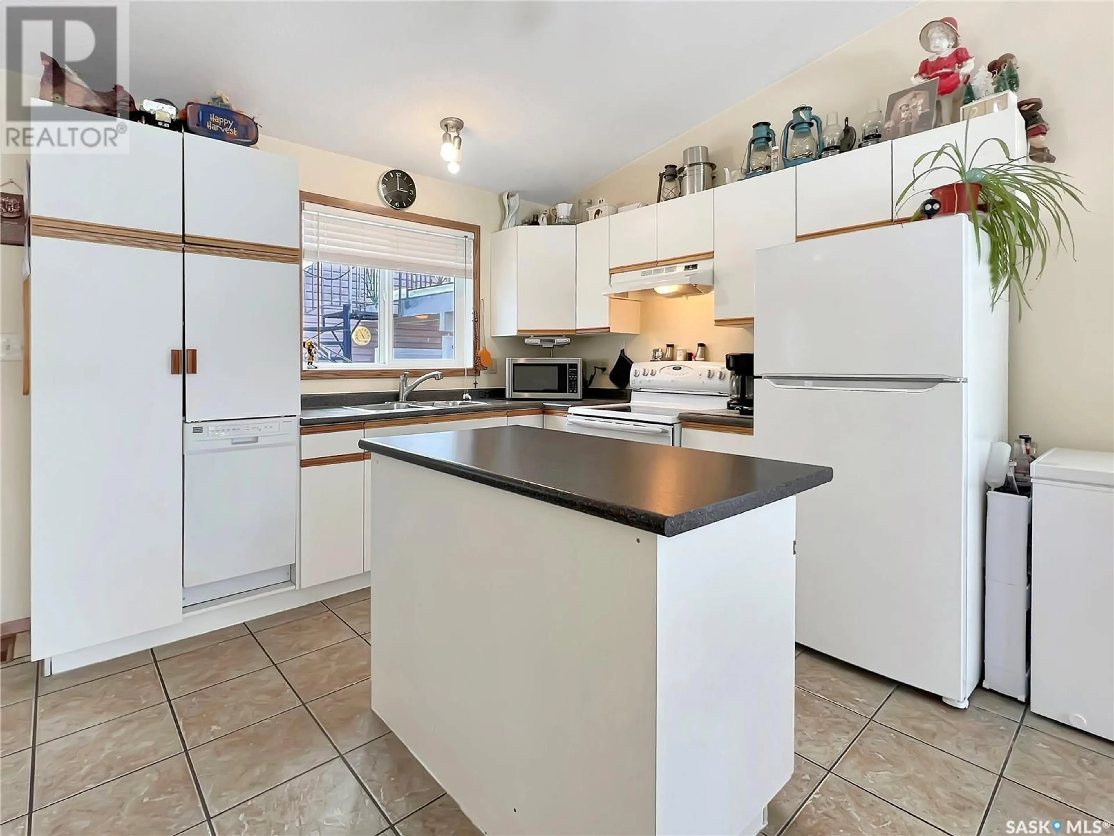 Standard kitchen, ceramic/tile floor for 6 Tye PLACE, Candle Lake Saskatchewan S0J3E0