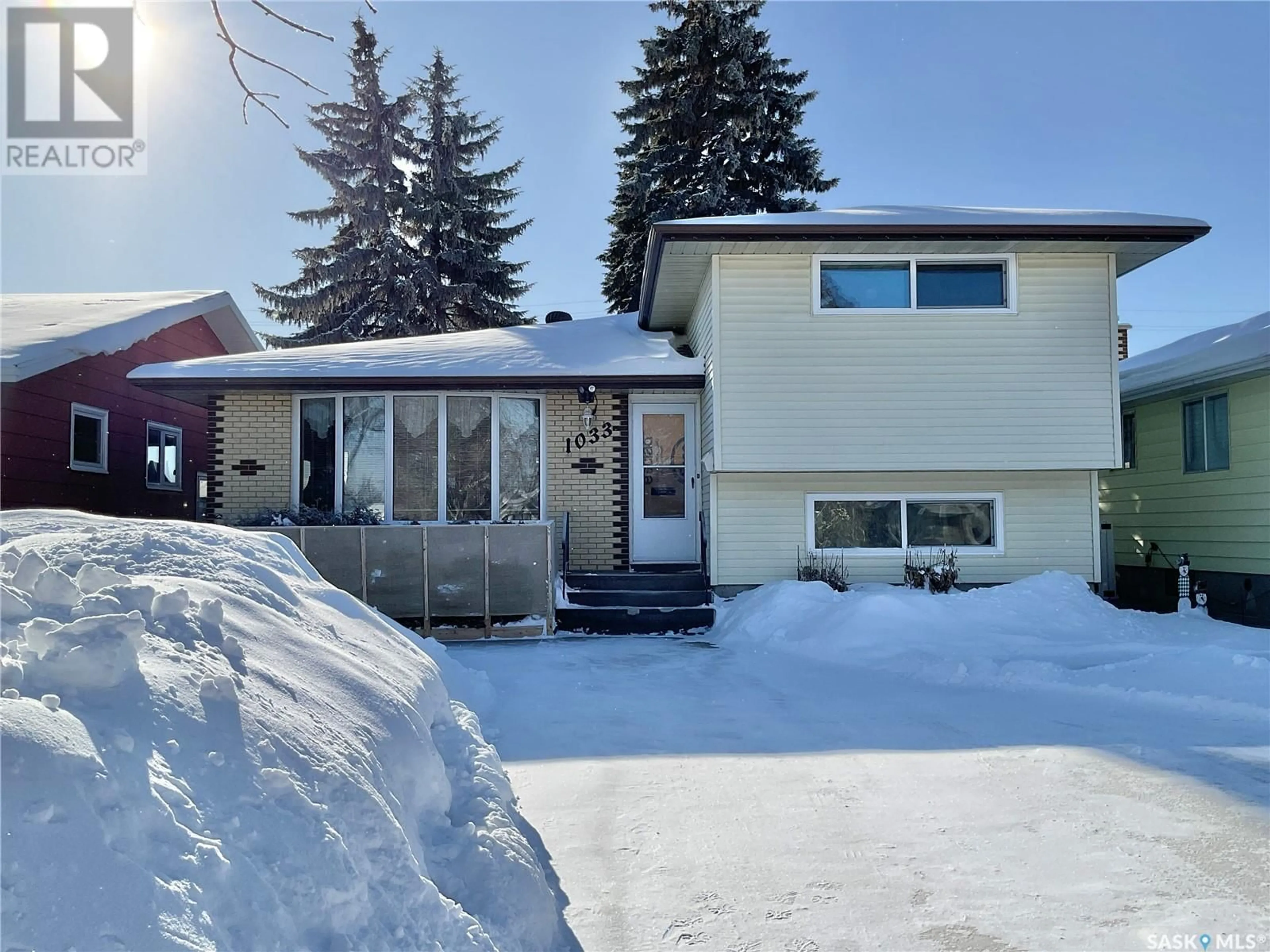 Home with vinyl exterior material, street for 1033 12th AVENUE E, Regina Saskatchewan S4N4W1