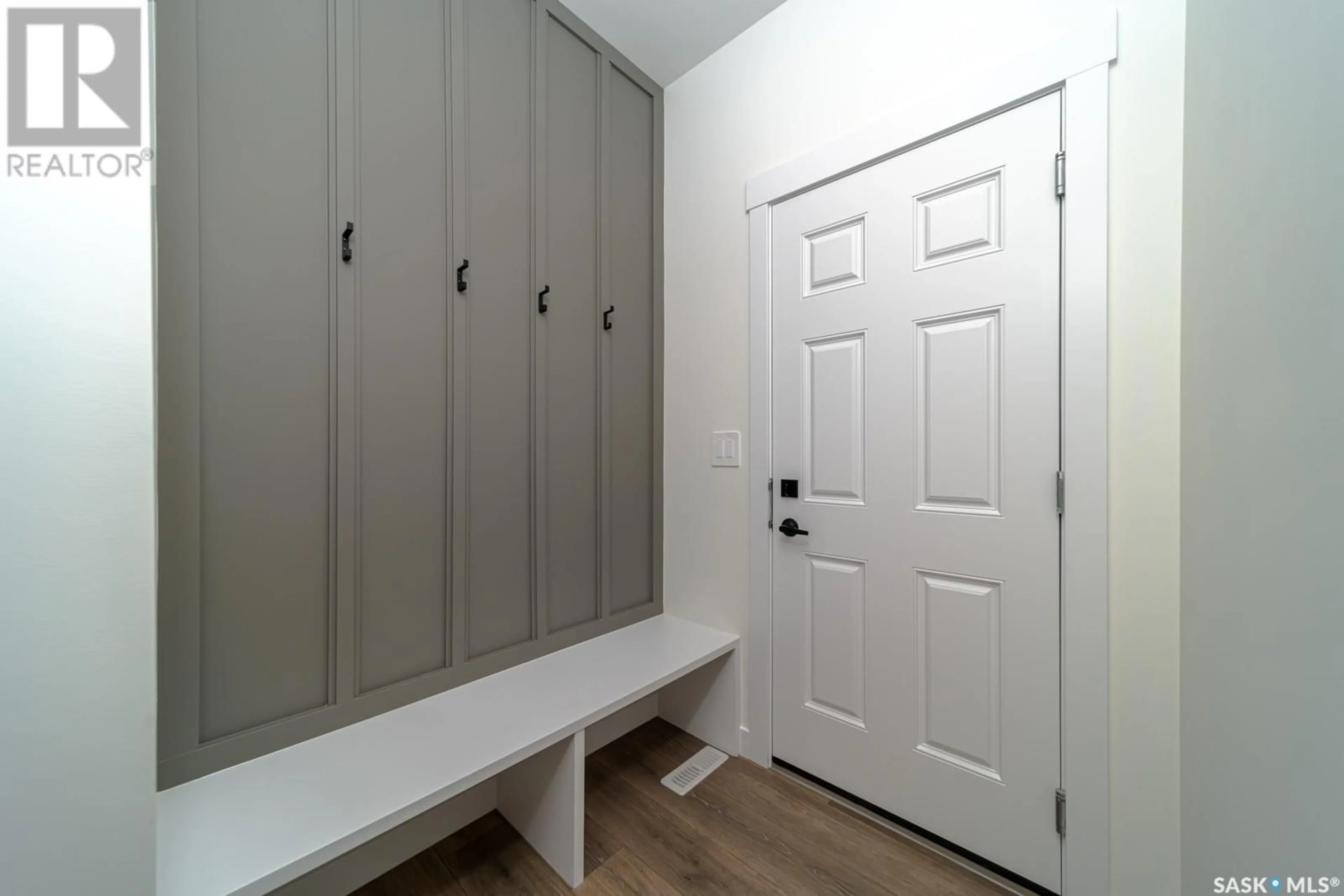 Indoor entryway for 499 DORAN CRESCENT, Saskatoon Saskatchewan S0K2T0
