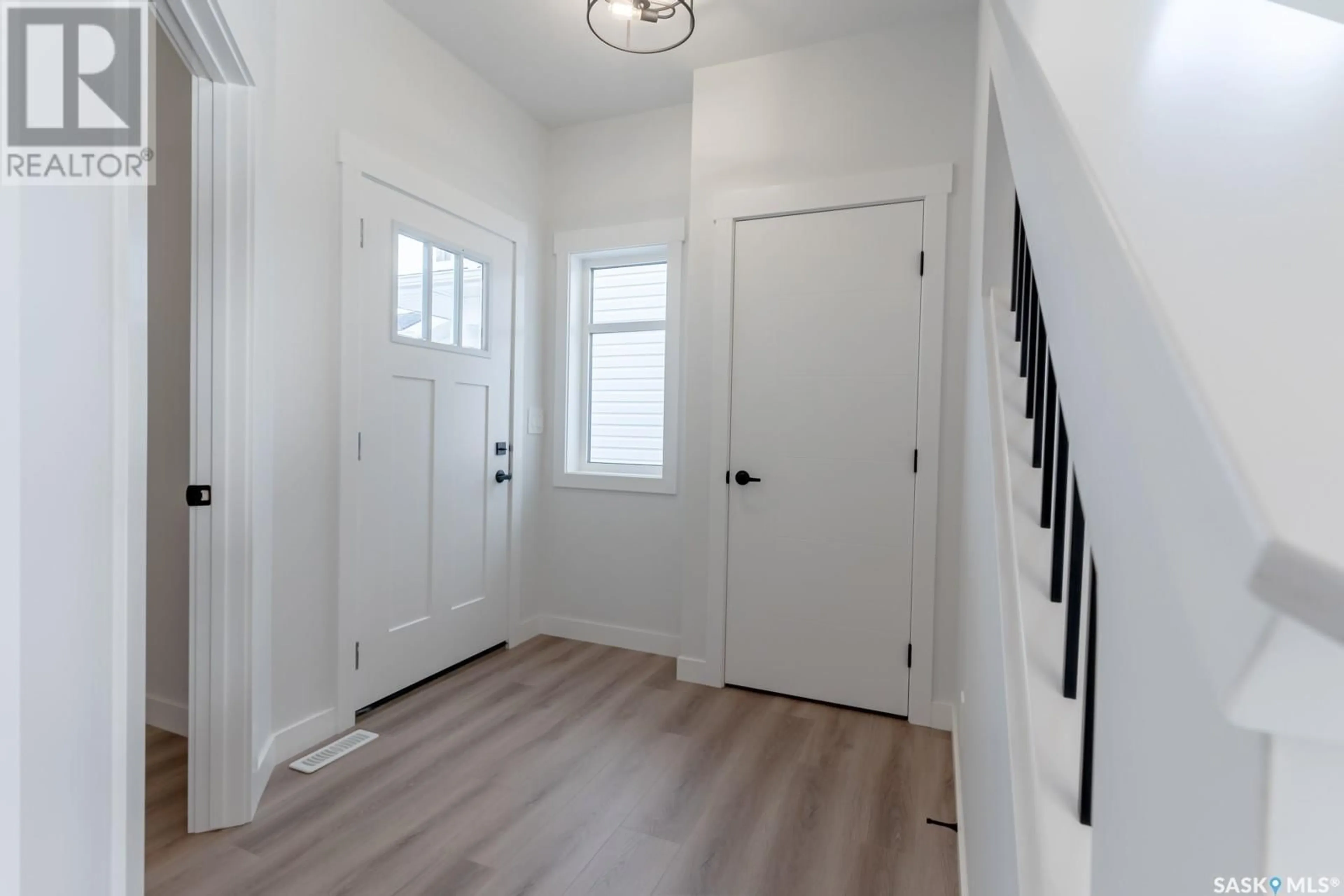 Indoor entryway for 503 Doran CRESCENT, Saskatoon Saskatchewan S7V1L1