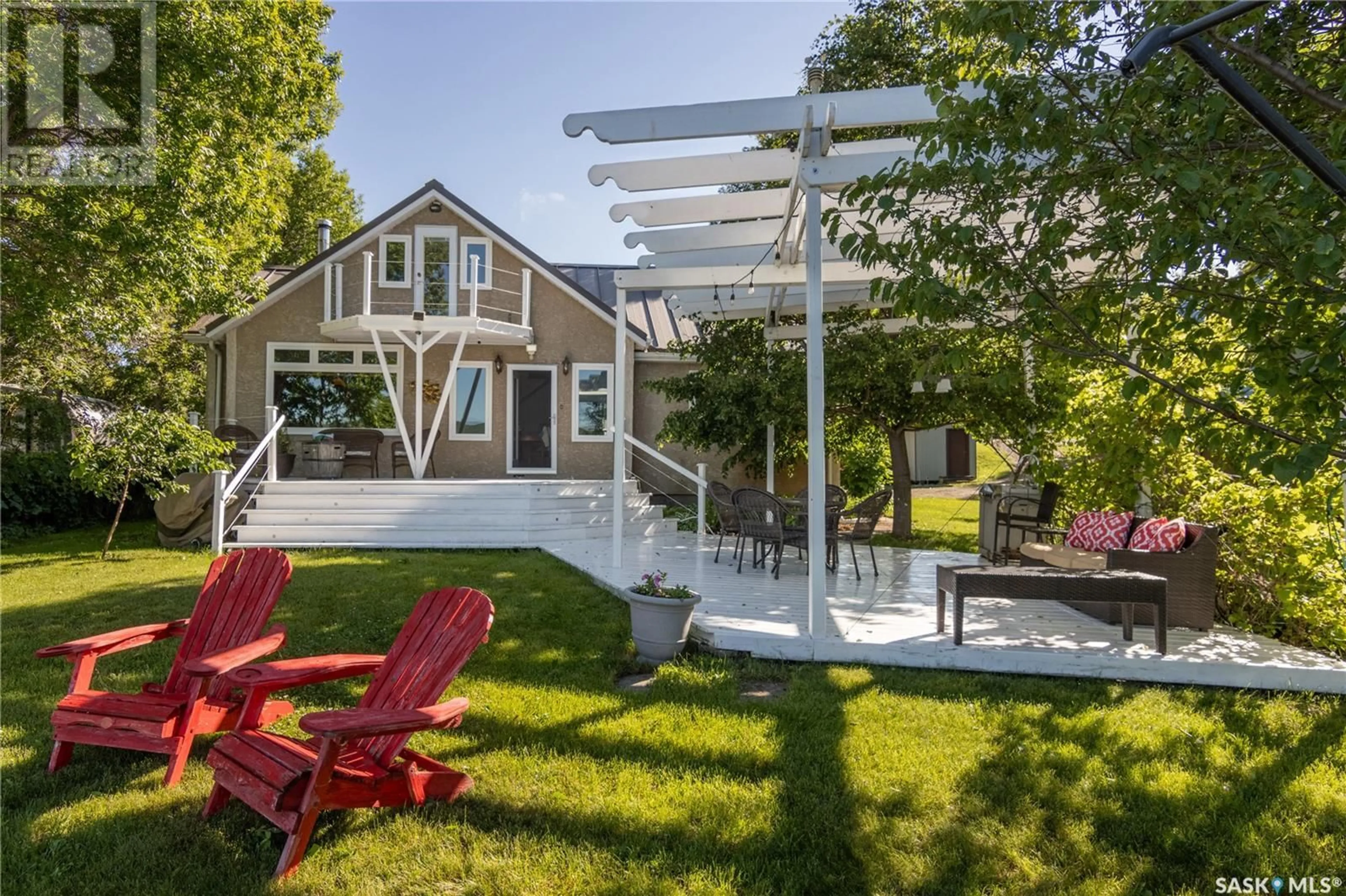 Patio, street for 293 Currie AVENUE, Bird's Point Saskatchewan S0A3Y0