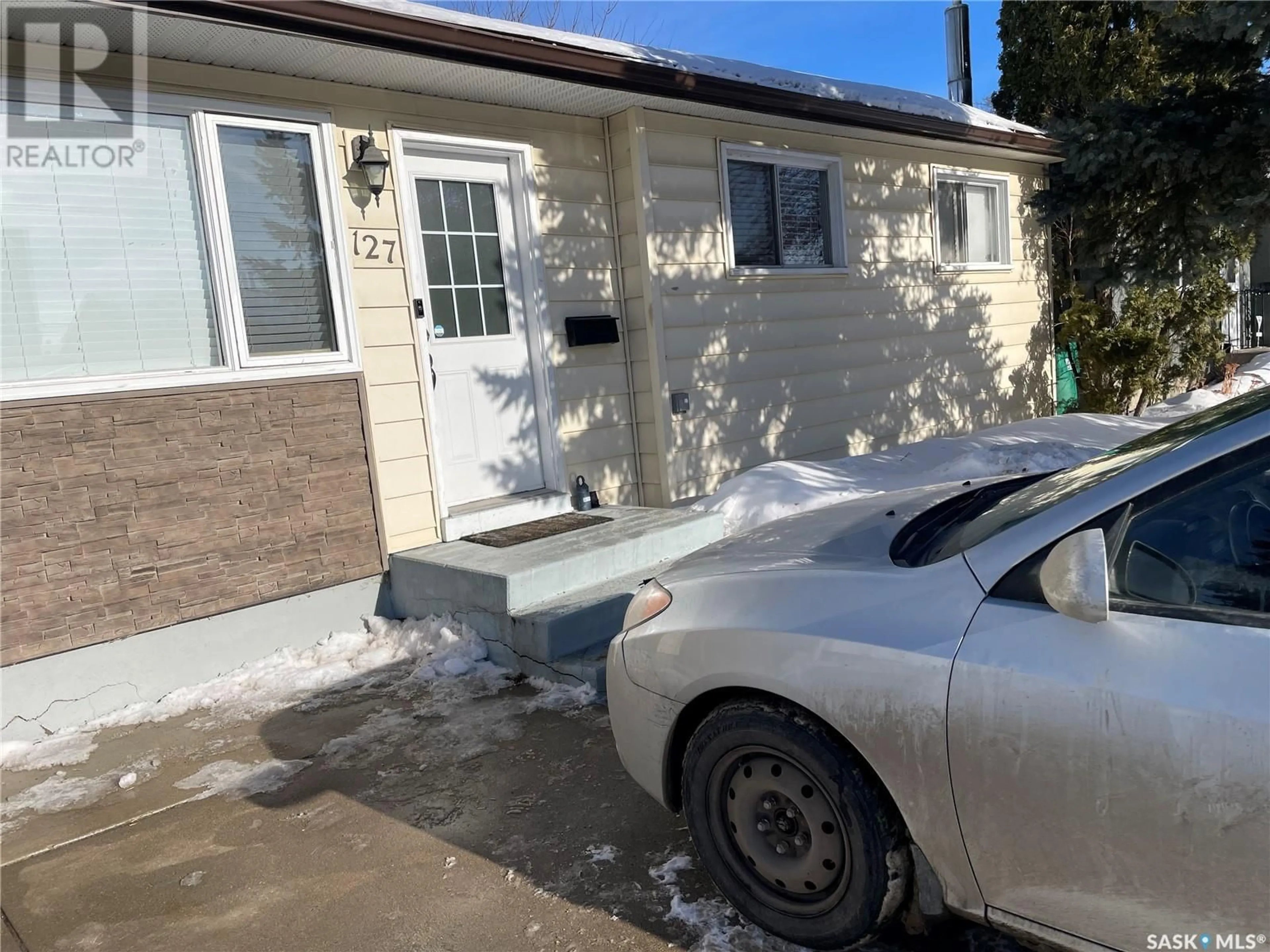 Home with vinyl exterior material, street for 127 Ramsay COURT, Saskatoon Saskatchewan S7H4H3