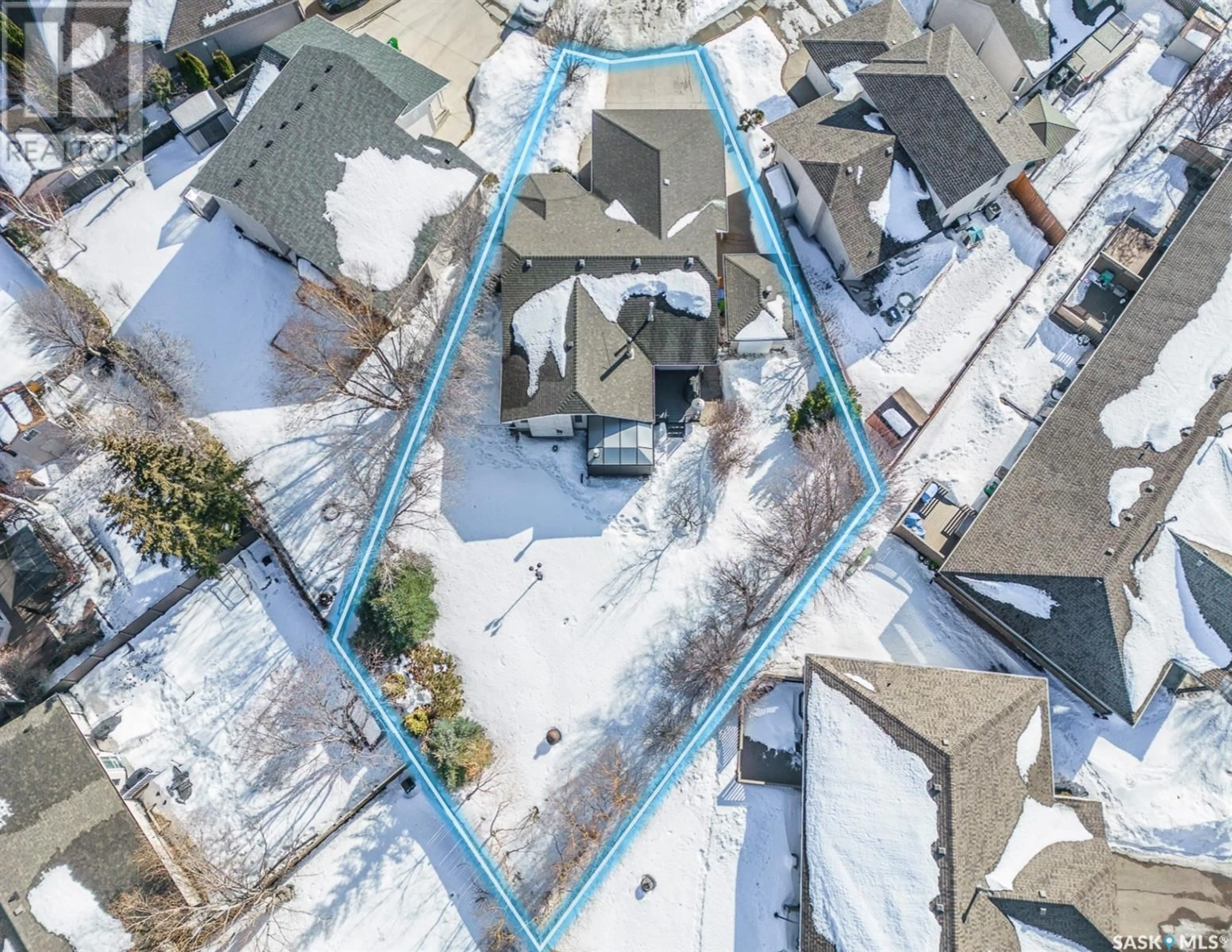 A pic from outside/outdoor area/front of a property/back of a property/a pic from drone, street for 3328 GLOUCESTER BAY, Regina Saskatchewan S4V2T9