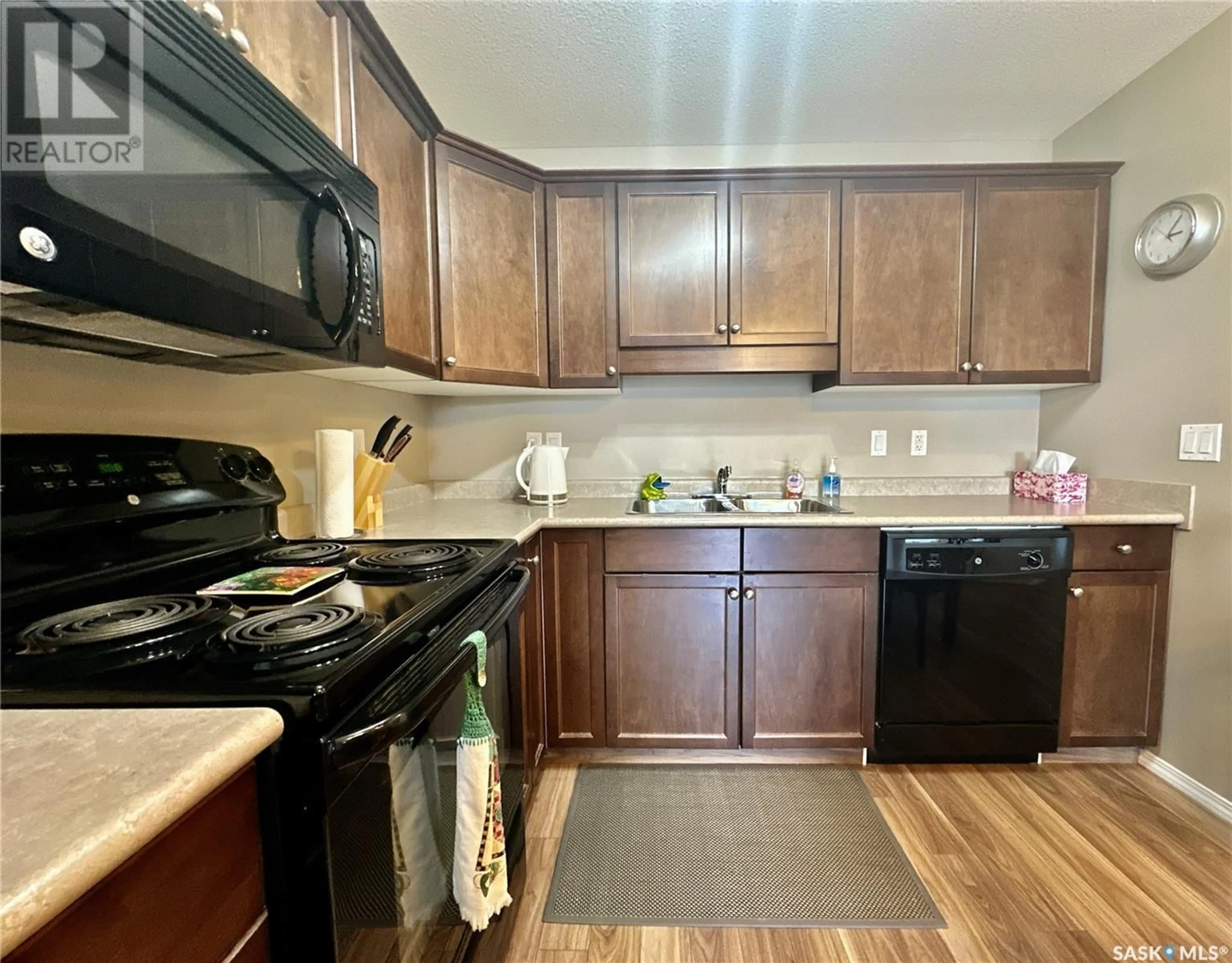 Standard kitchen, unknown for 202E 1300 Stockton STREET N, Regina Saskatchewan S4X0G1