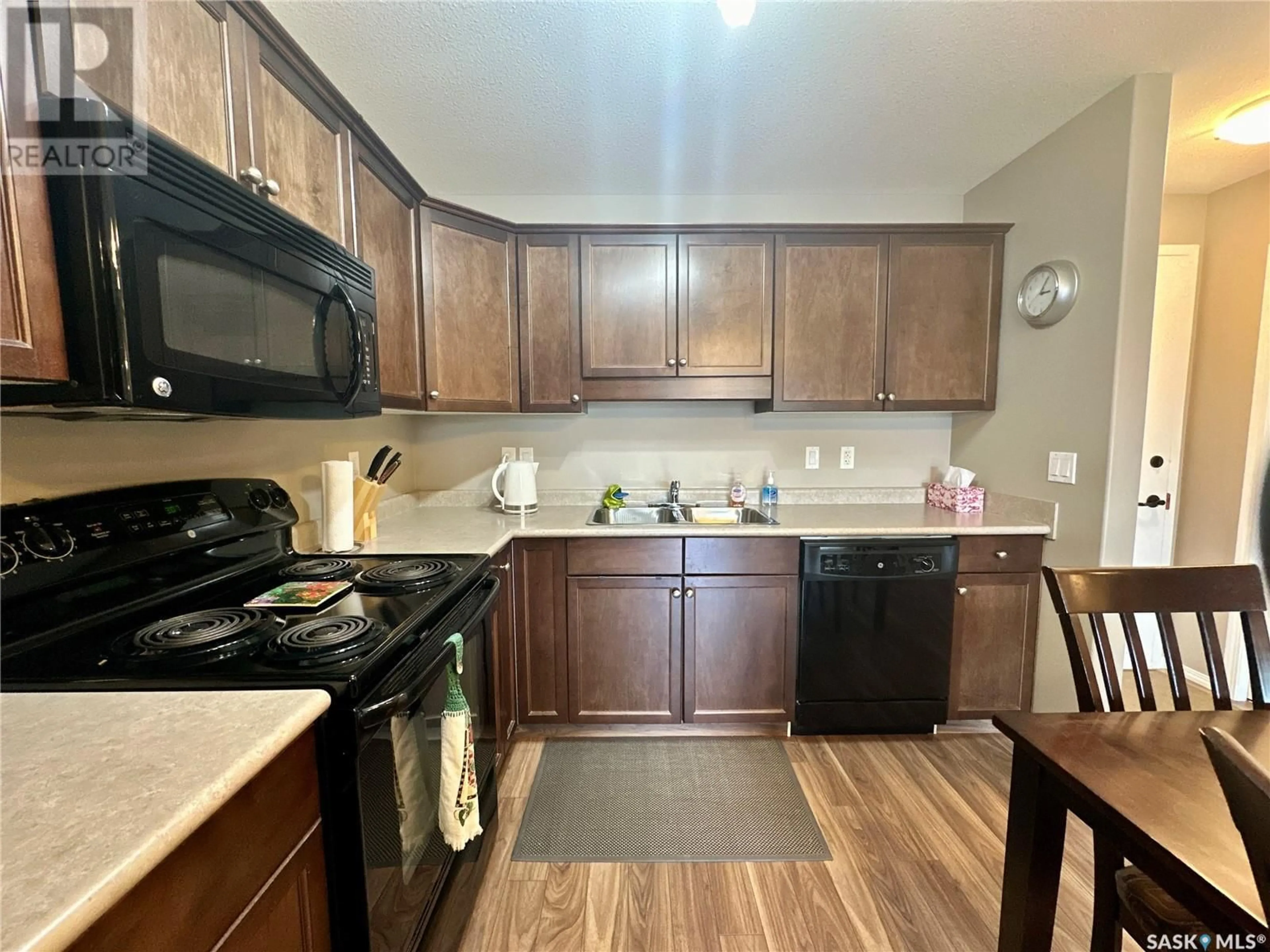 Standard kitchen, unknown for 202E 1300 Stockton STREET N, Regina Saskatchewan S4X0G1