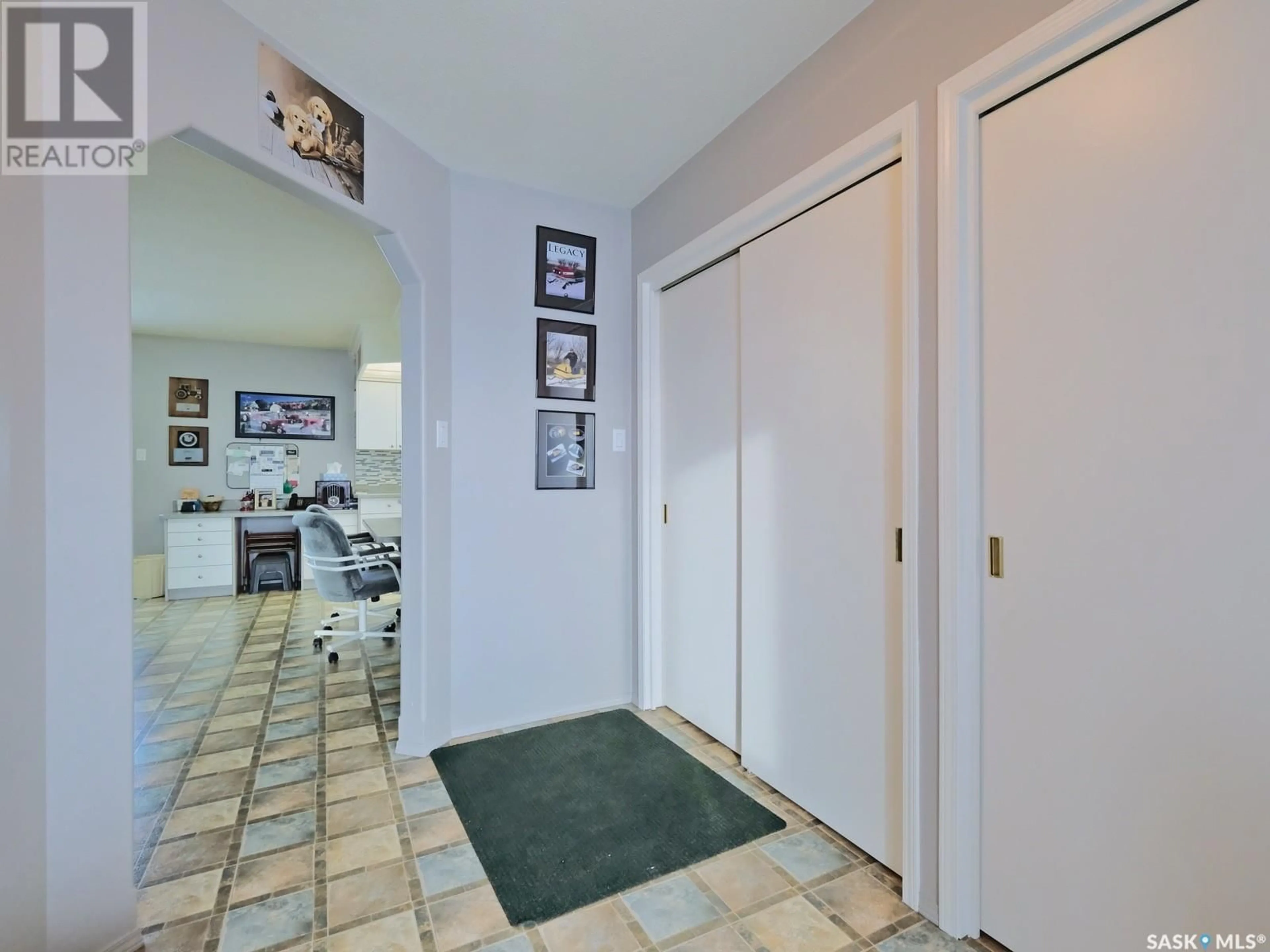 Indoor foyer for Isley Acreage, Marriott Rm No. 317 Saskatchewan S0L2V0