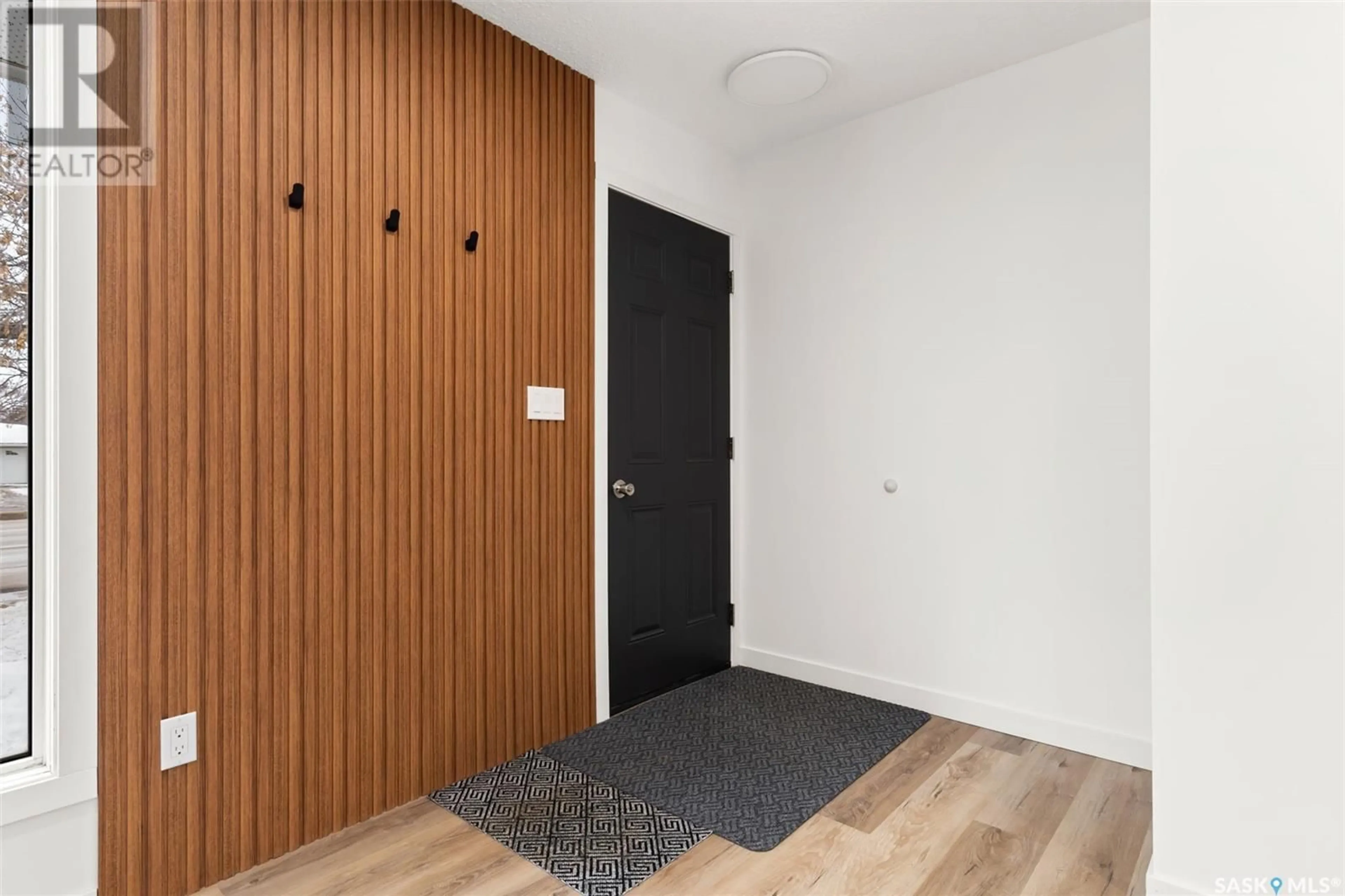 Indoor entryway for 259 BROAD STREET, Regina Saskatchewan S4R2X7