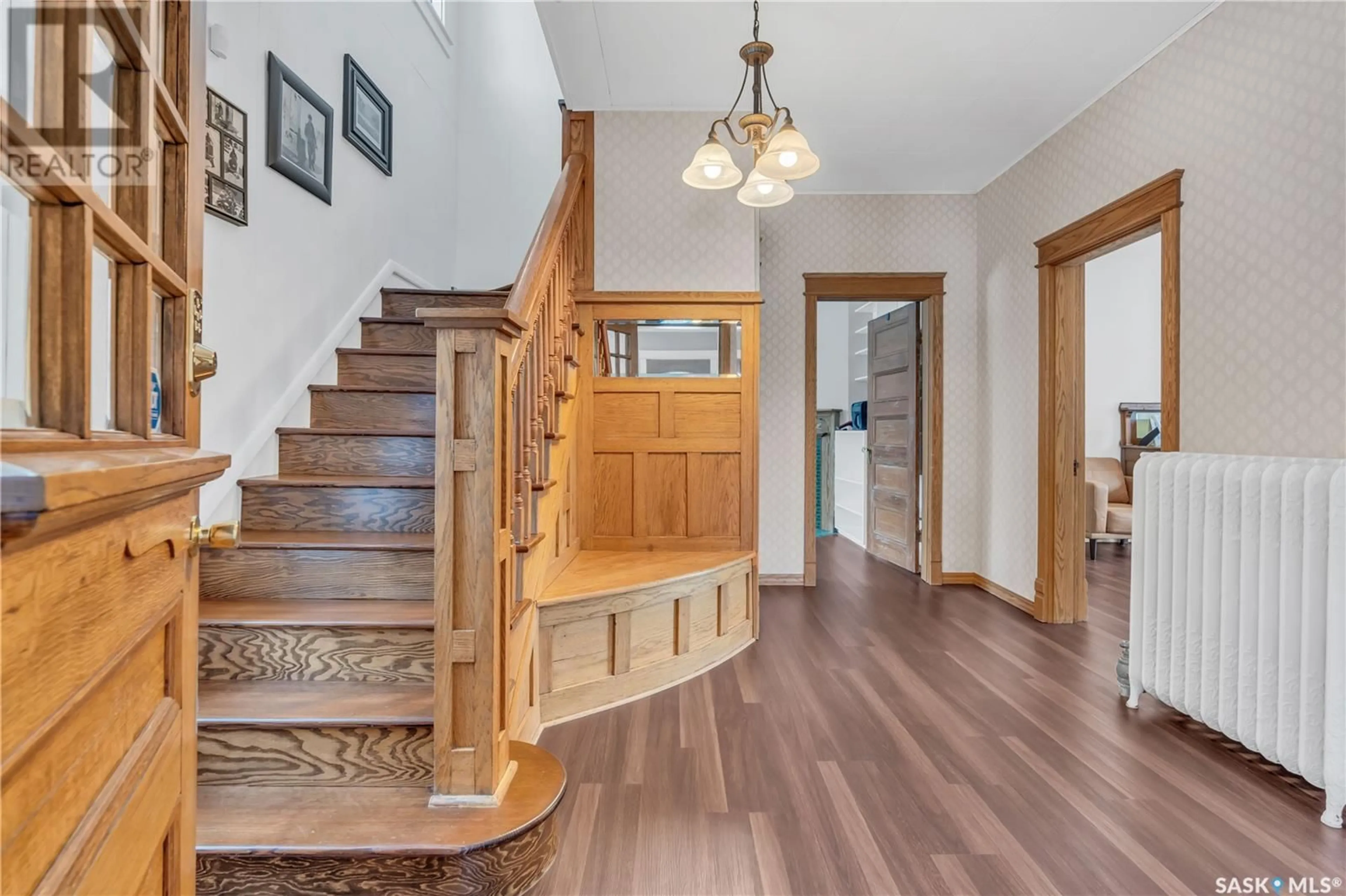 Indoor foyer for 811 Bell STREET, Indian Head Saskatchewan S0G2K0