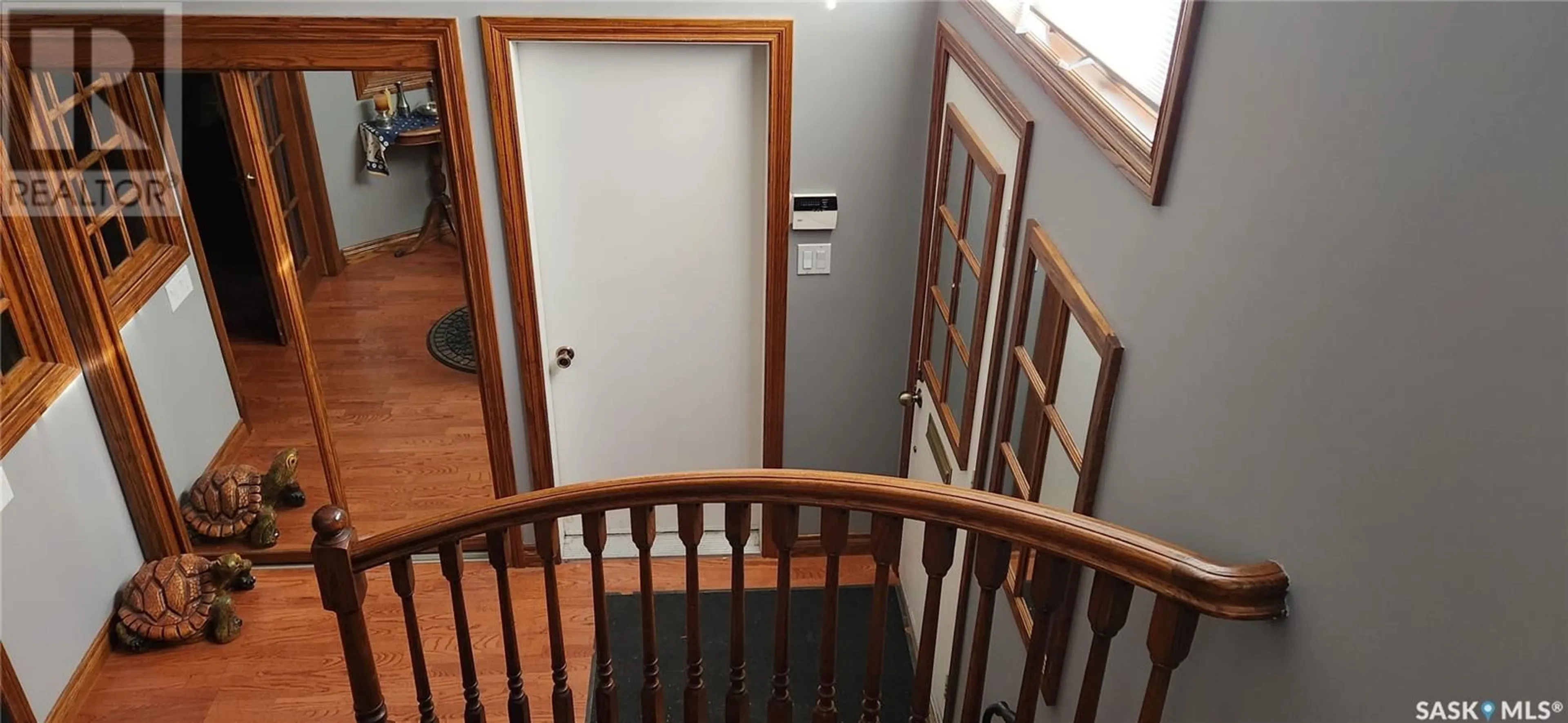 Indoor foyer for 5 275 Alpine CRESCENT, Swift Current Saskatchewan S9H4T5