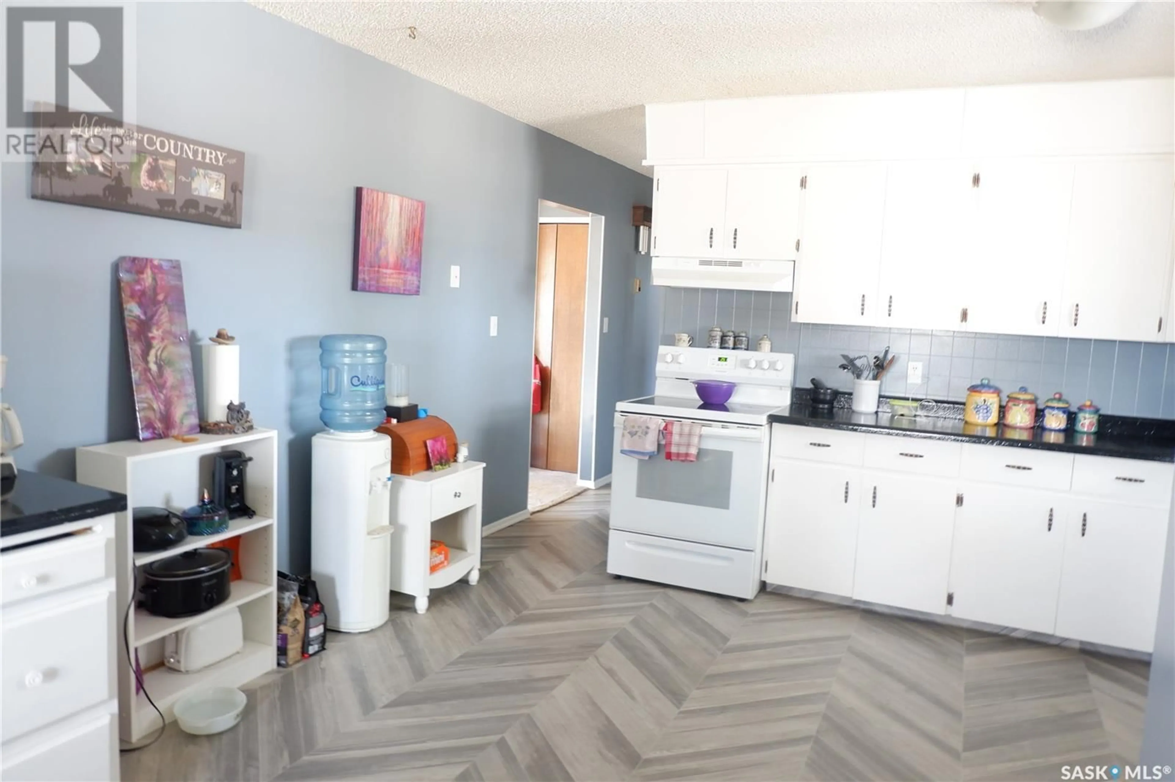 Open concept kitchen, unknown for 529 6th AVENUE E, Assiniboia Saskatchewan S0H0B0