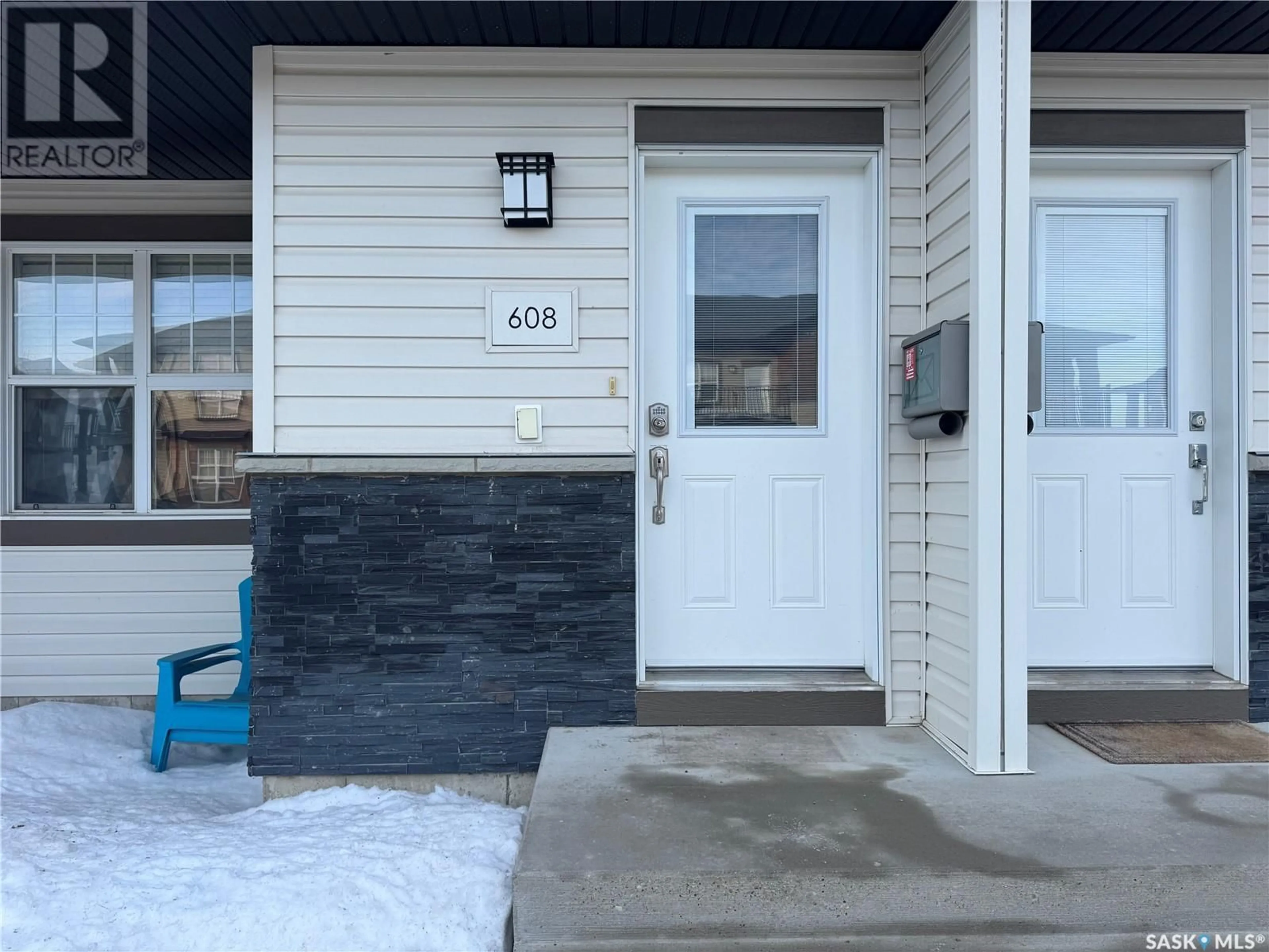 Indoor entryway for 608 1015 Patrick CRESCENT, Saskatoon Saskatchewan S7M0M3