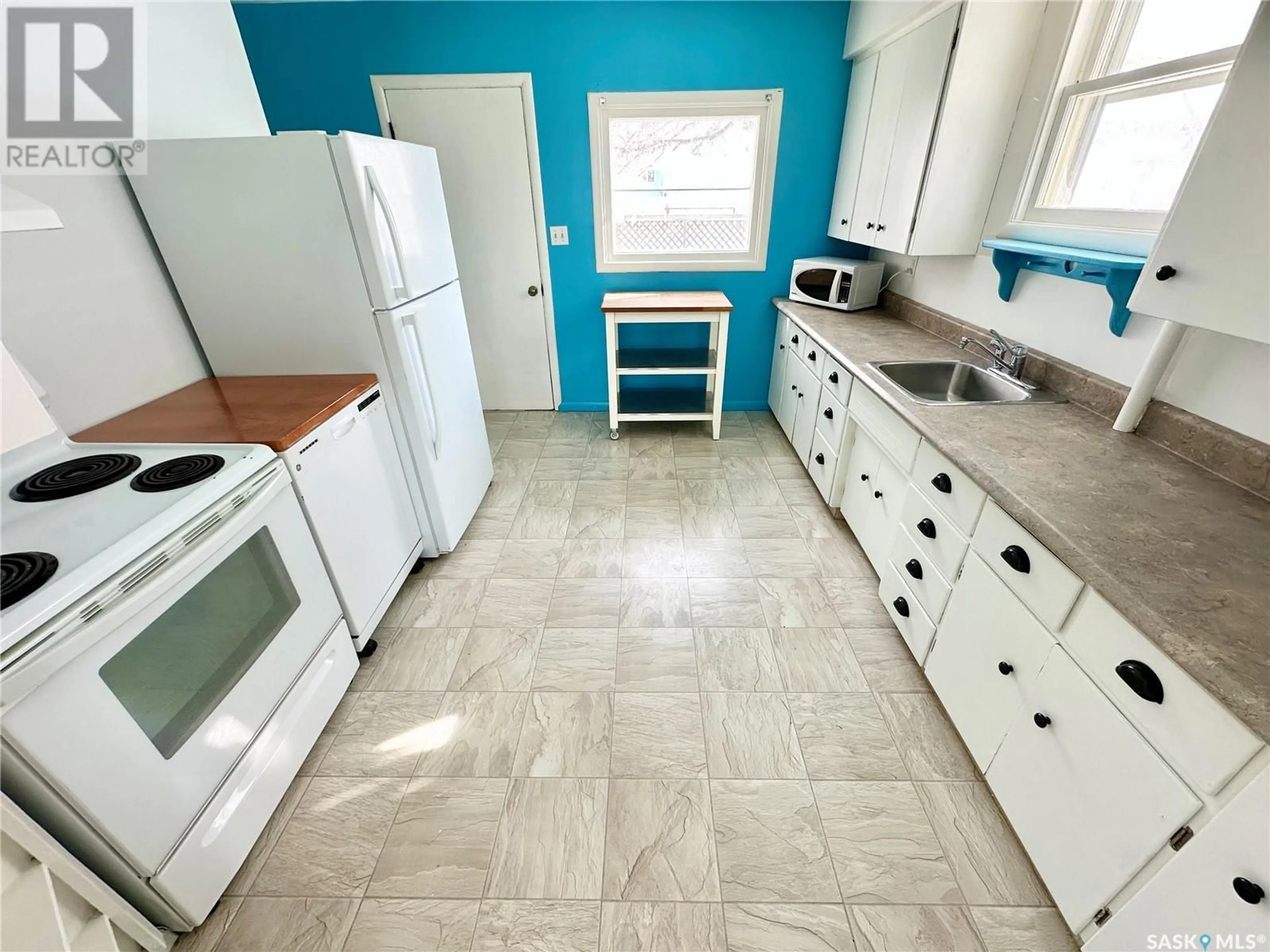 Standard kitchen, ceramic/tile floor for 426 Albert STREET, Weyburn Saskatchewan S4H1G5