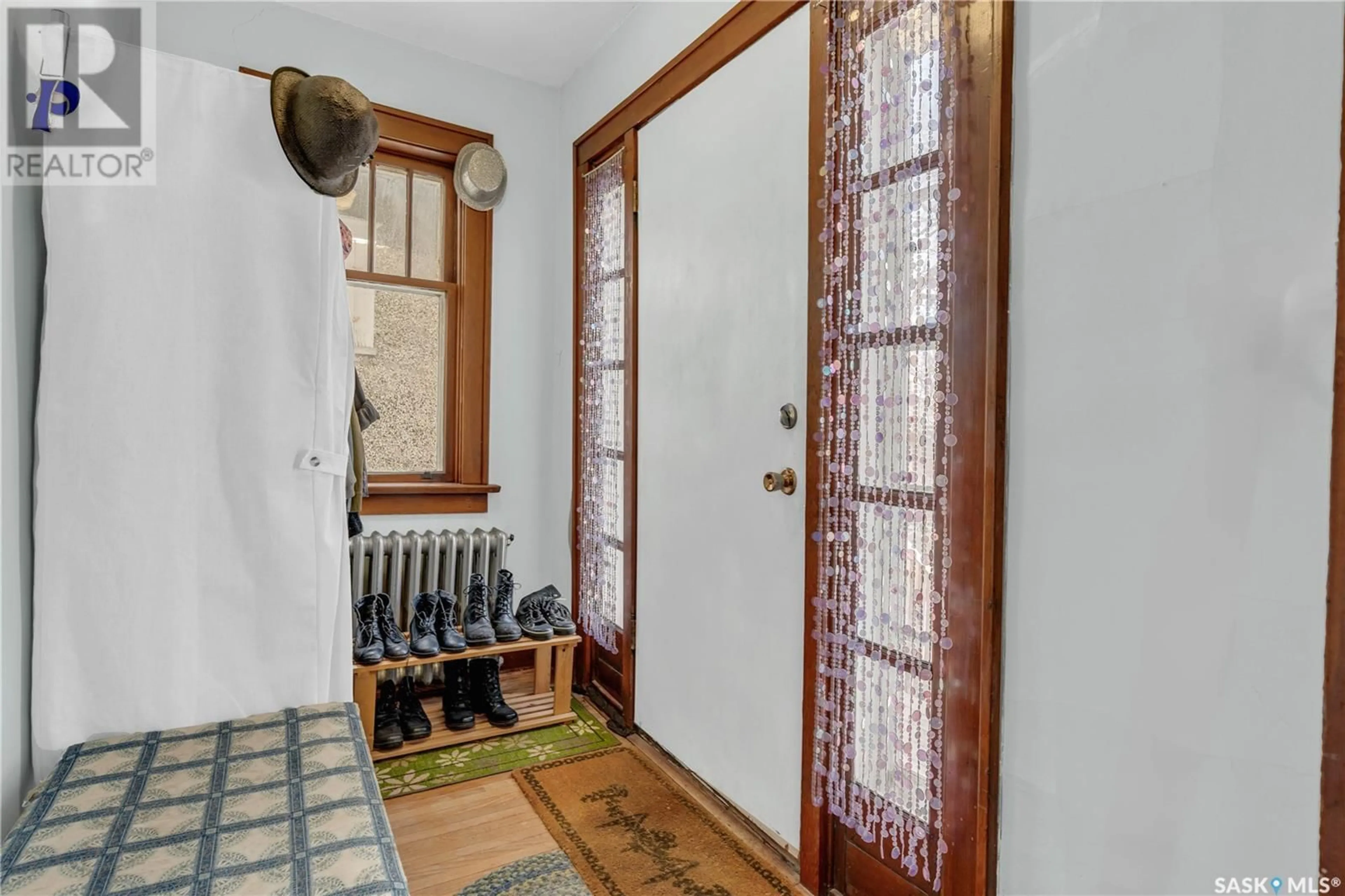Indoor entryway for 1736 OTTAWA STREET, Regina Saskatchewan S4P1P2
