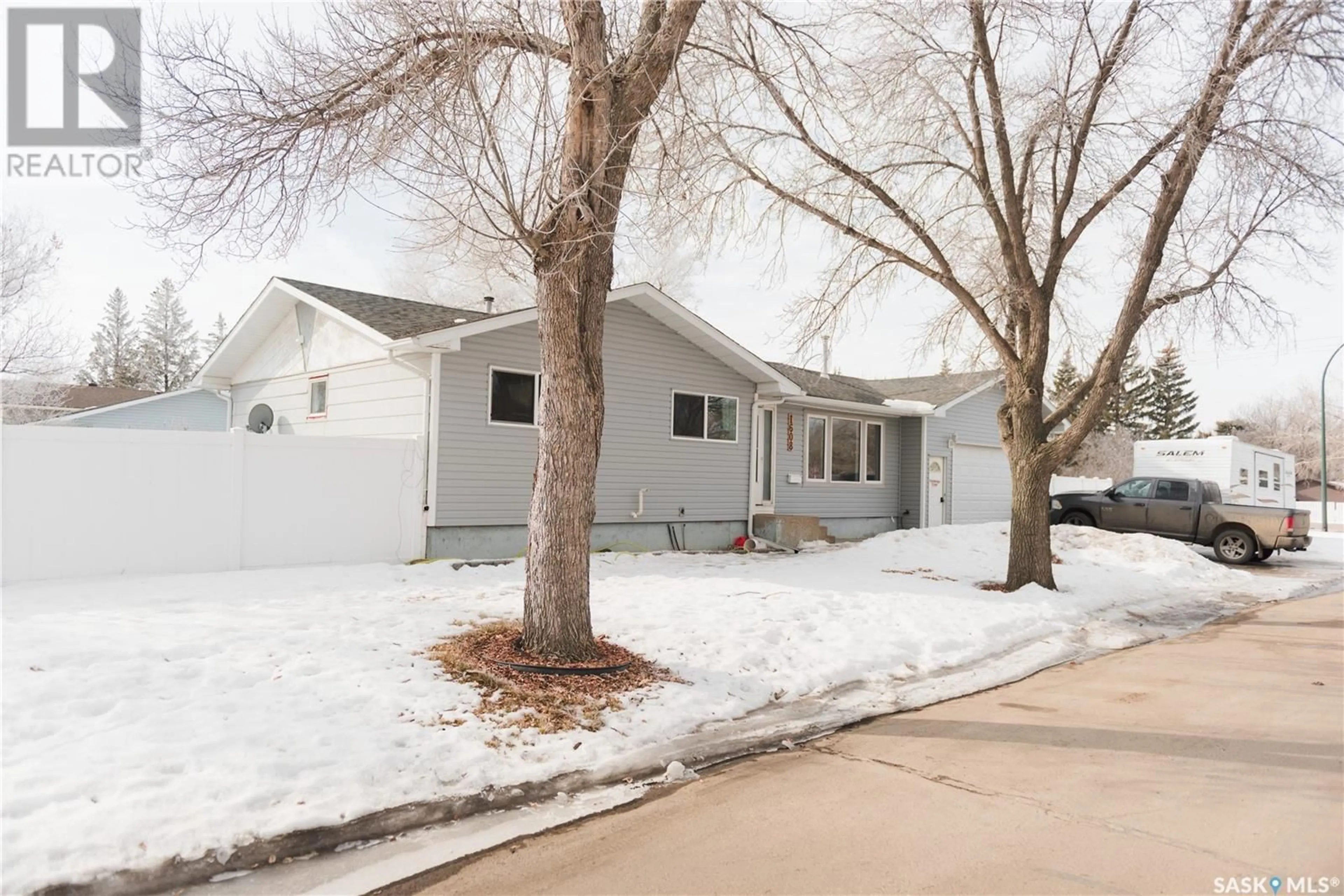 Home with vinyl exterior material, street for 1608 Eaglesham AVENUE, Weyburn Saskatchewan S4H2N8