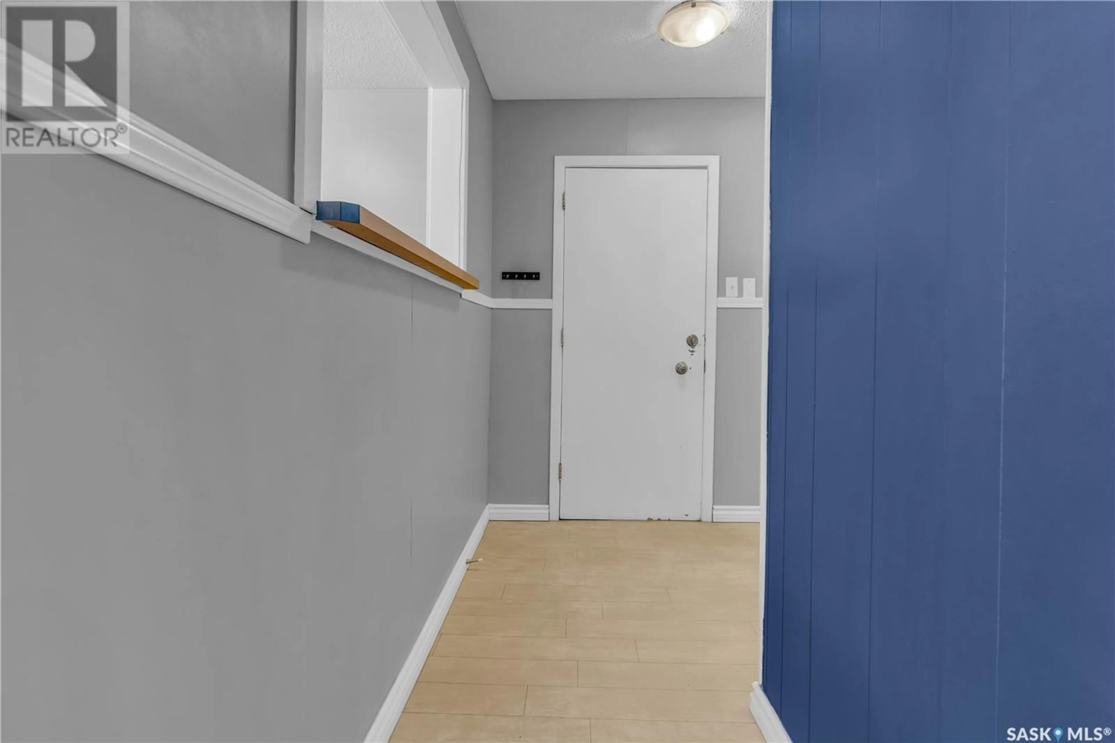 Indoor entryway for 2 38 Spence STREET, Regina Saskatchewan S4S4H4