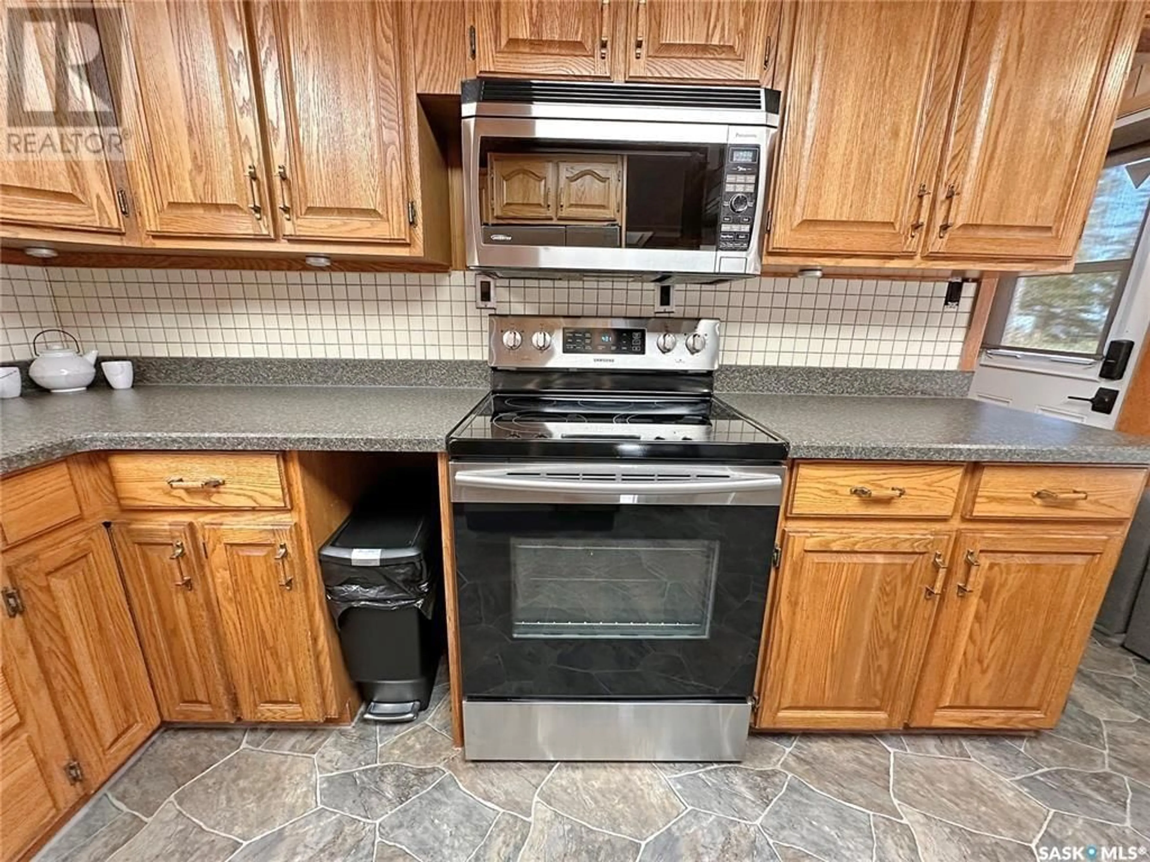 Standard kitchen, ceramic/tile floor for 35 Lakeview DRIVE, Candle Lake Saskatchewan S0J3E0