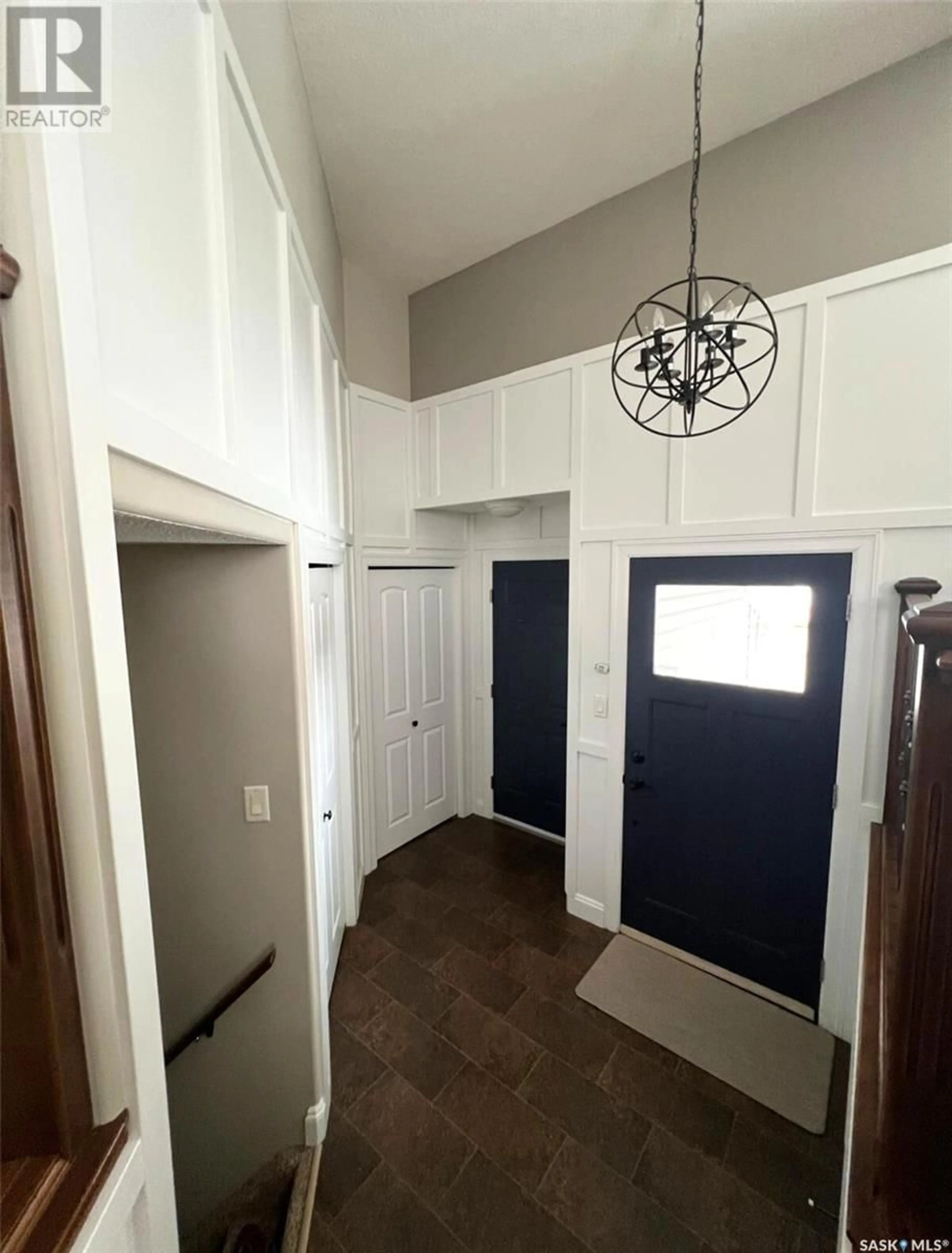 Indoor entryway for 471 4th AVENUE SE, Swift Current Saskatchewan S9H5M2