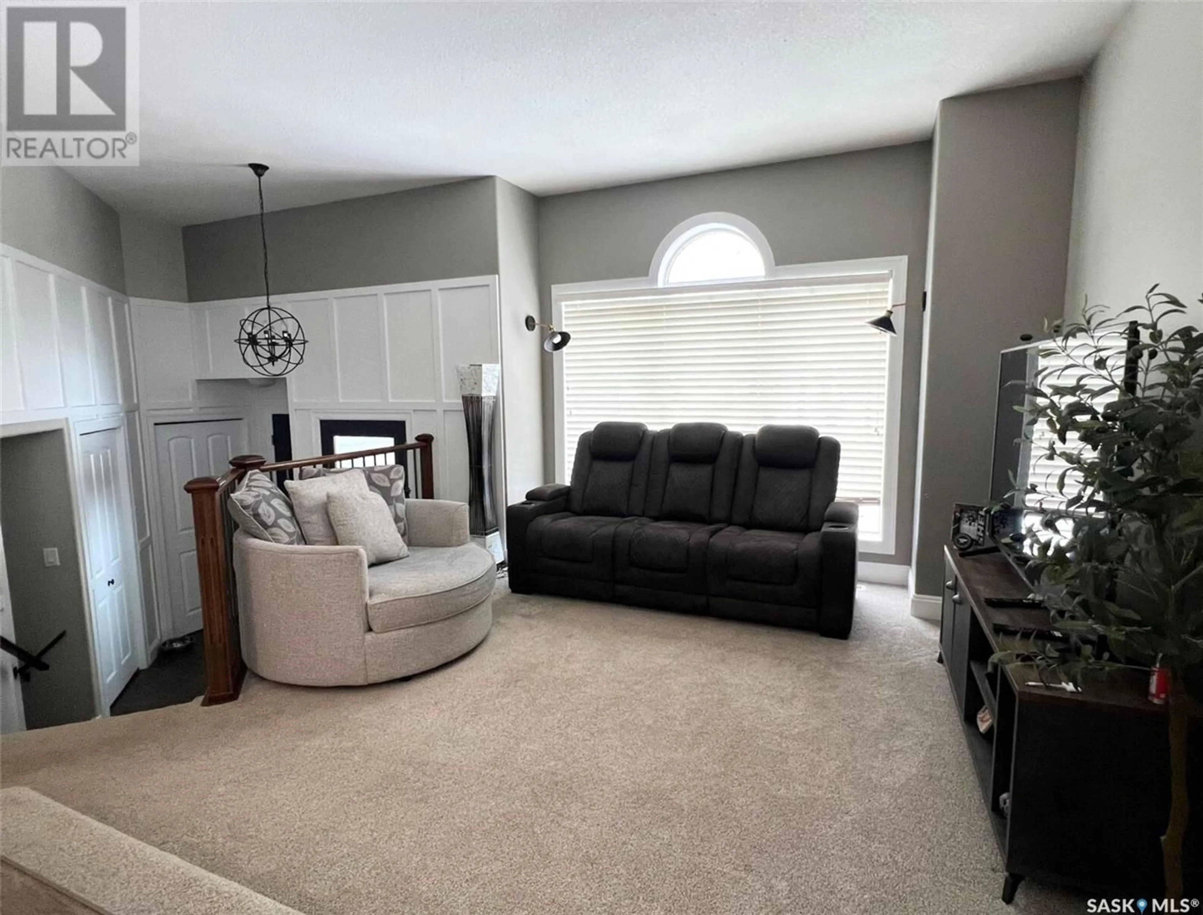 Living room with furniture, unknown for 471 4th AVENUE SE, Swift Current Saskatchewan S9H5M2