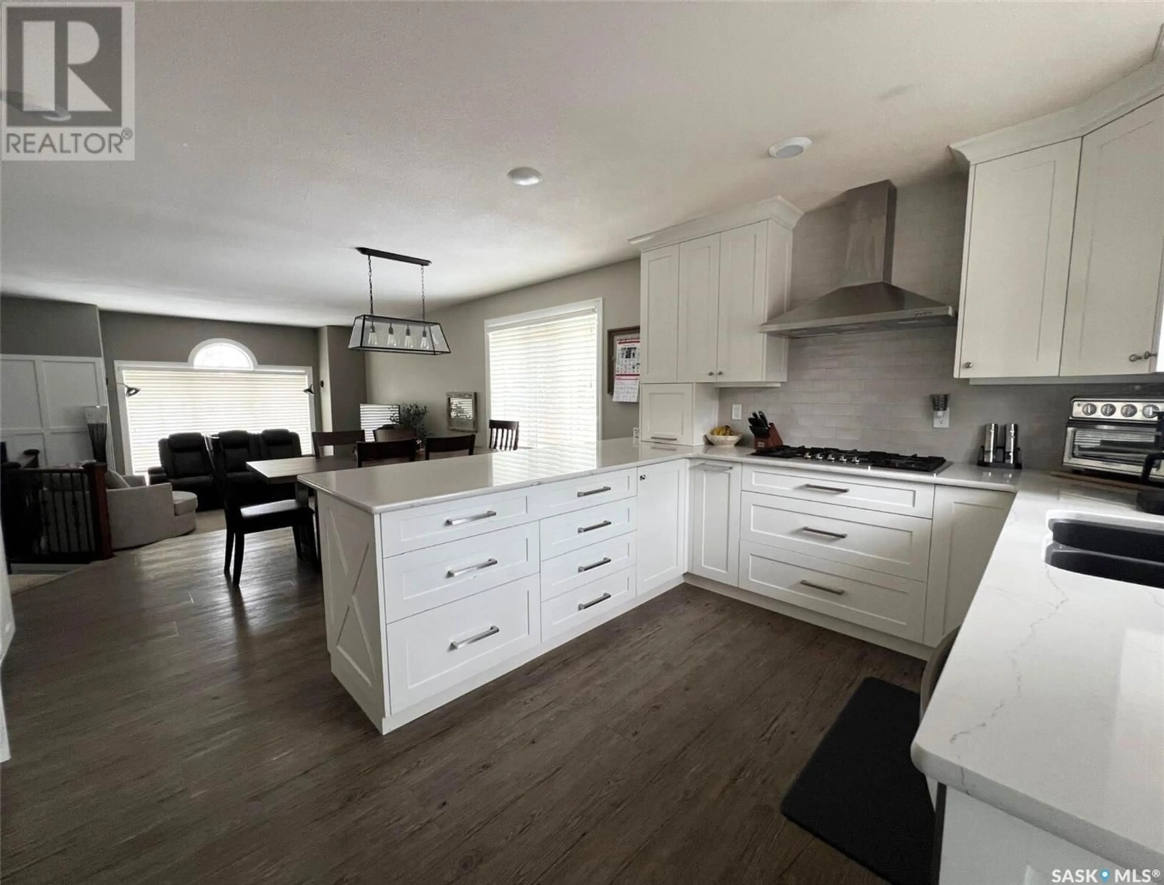 Open concept kitchen, unknown for 471 4th AVENUE SE, Swift Current Saskatchewan S9H5M2