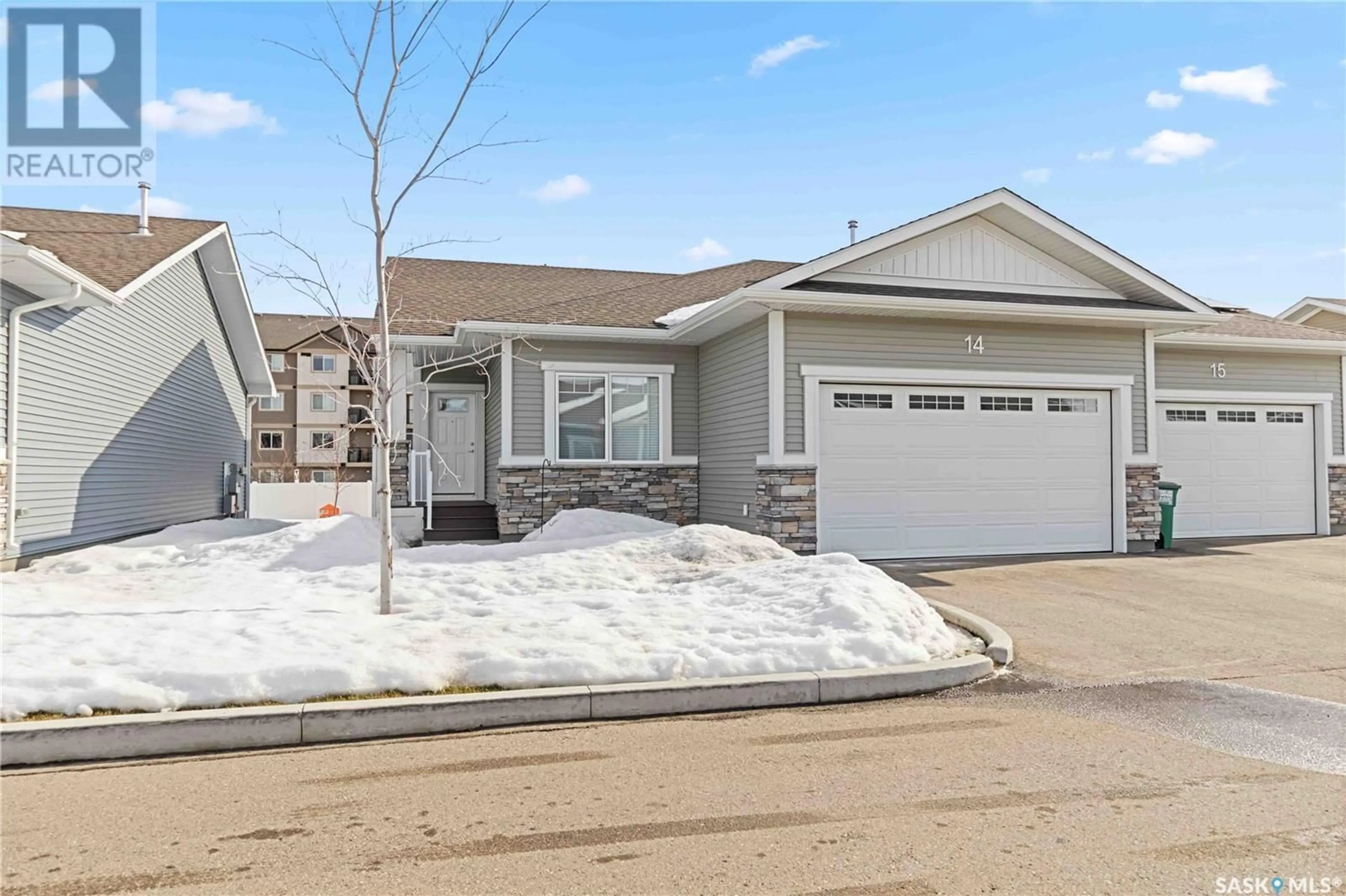 Home with vinyl exterior material, street for 14 3206 11th STREET W, Saskatoon Saskatchewan S7M5Z1