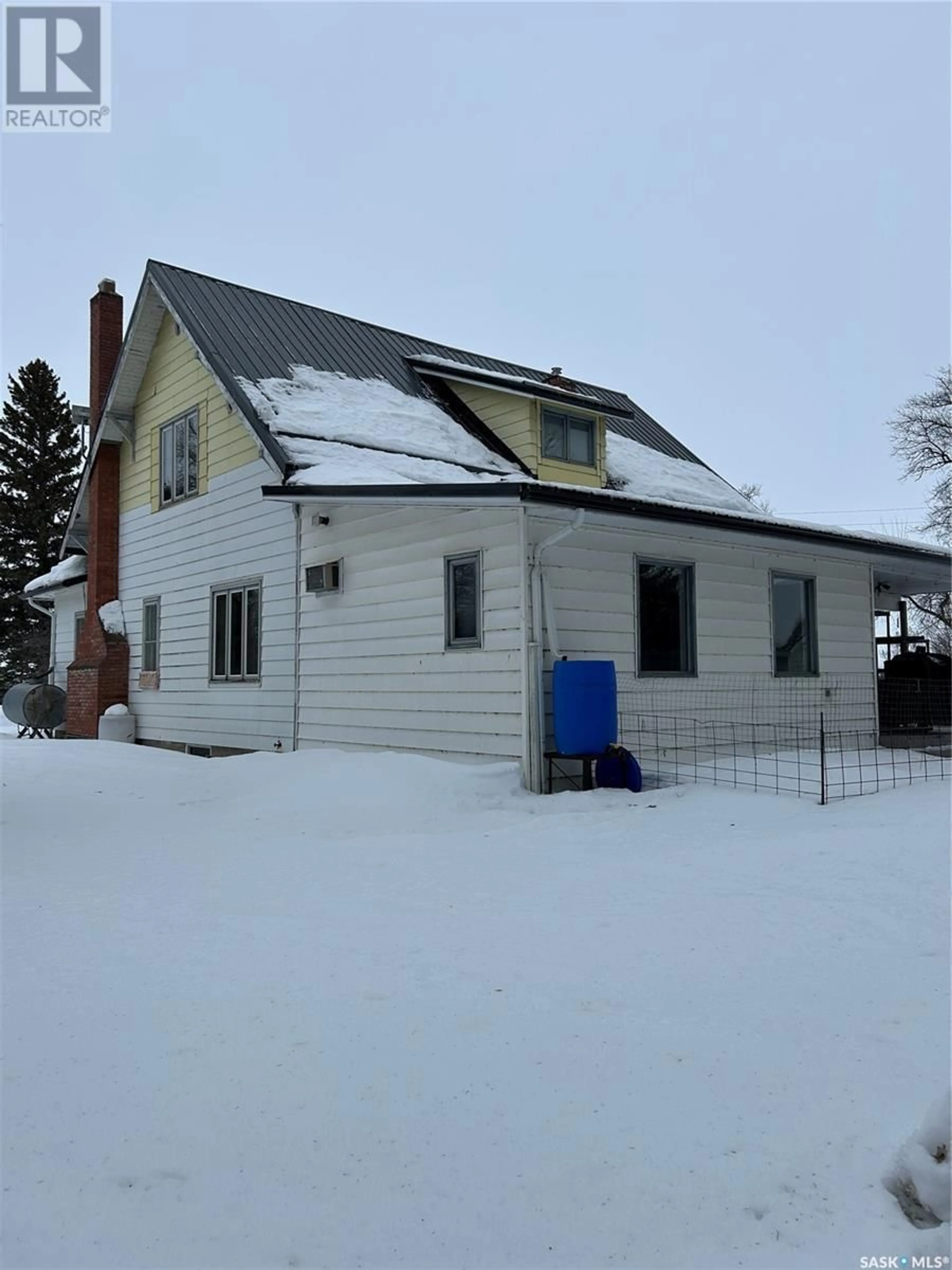 A pic from outside/outdoor area/front of a property/back of a property/a pic from drone, building for Cawkwell acreage, Kelvington Saskatchewan S0A1W0