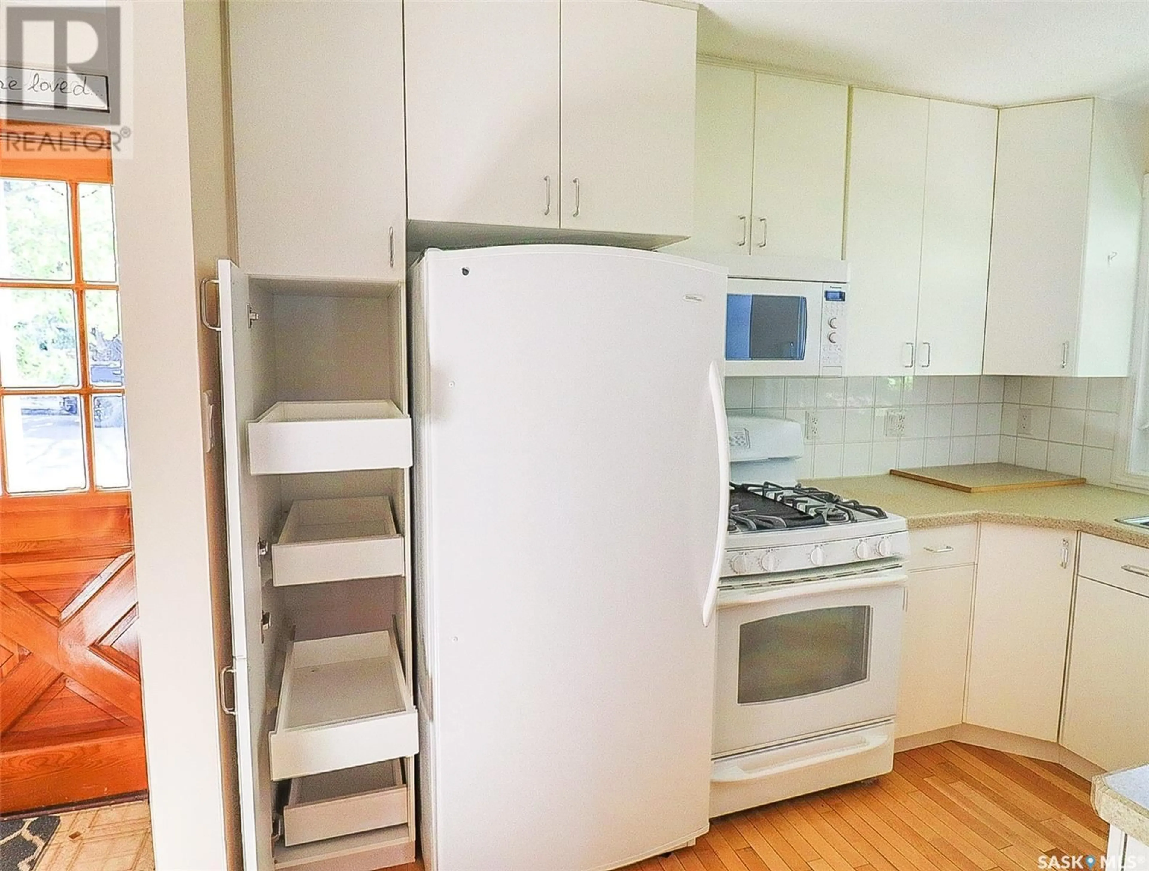 Standard kitchen, wood/laminate floor for 414 1ST STREET, Cabri Saskatchewan S0N0J0