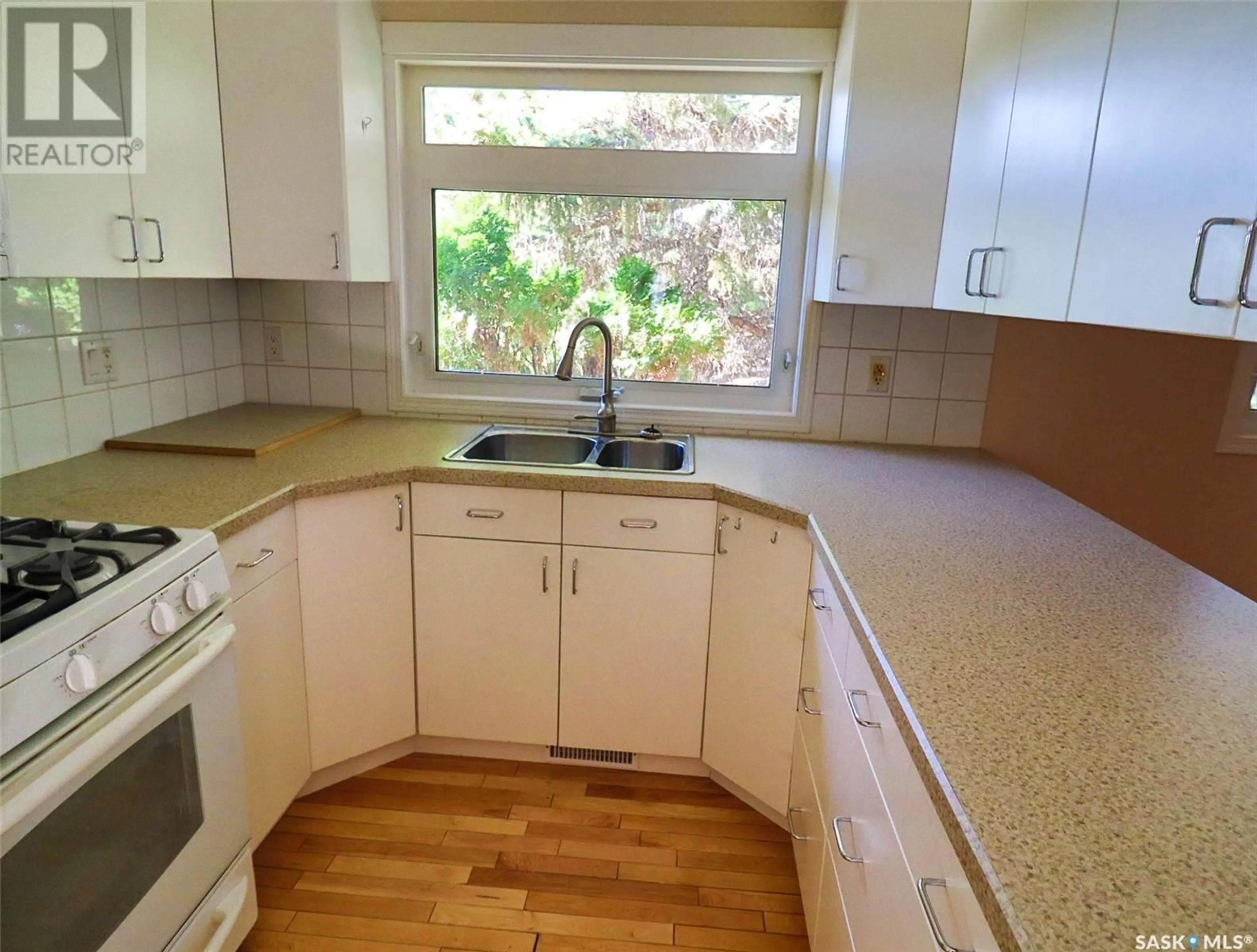Standard kitchen, unknown for 414 1ST STREET, Cabri Saskatchewan S0N0J0