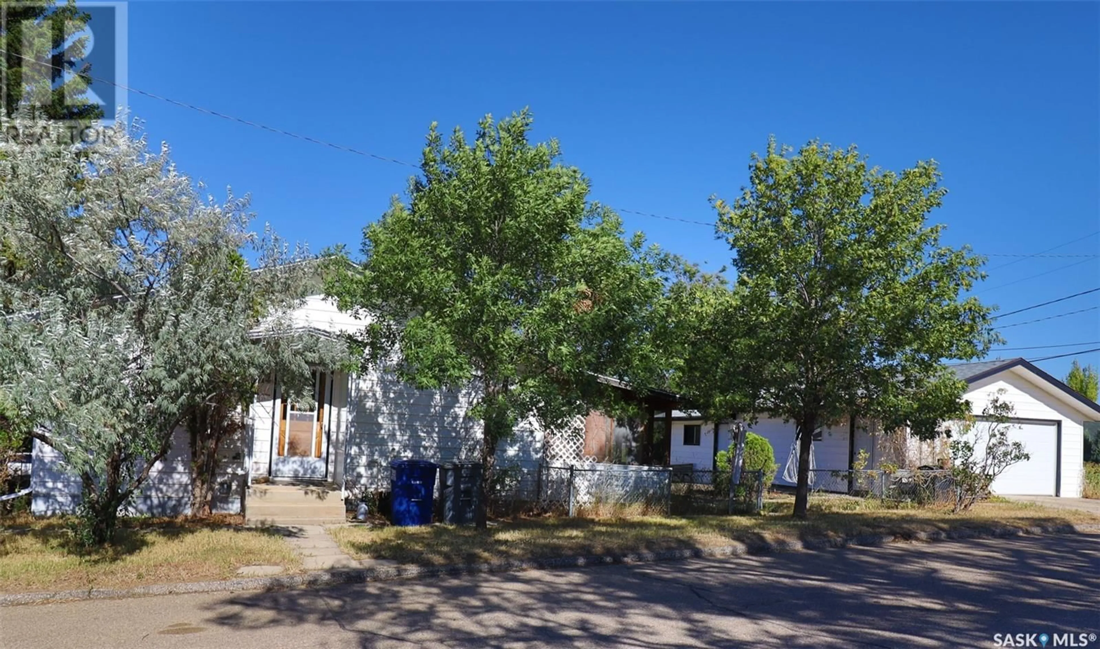 A pic from outside/outdoor area/front of a property/back of a property/a pic from drone, street for 414 1st STREET N, Cabri Saskatchewan S0N0J0