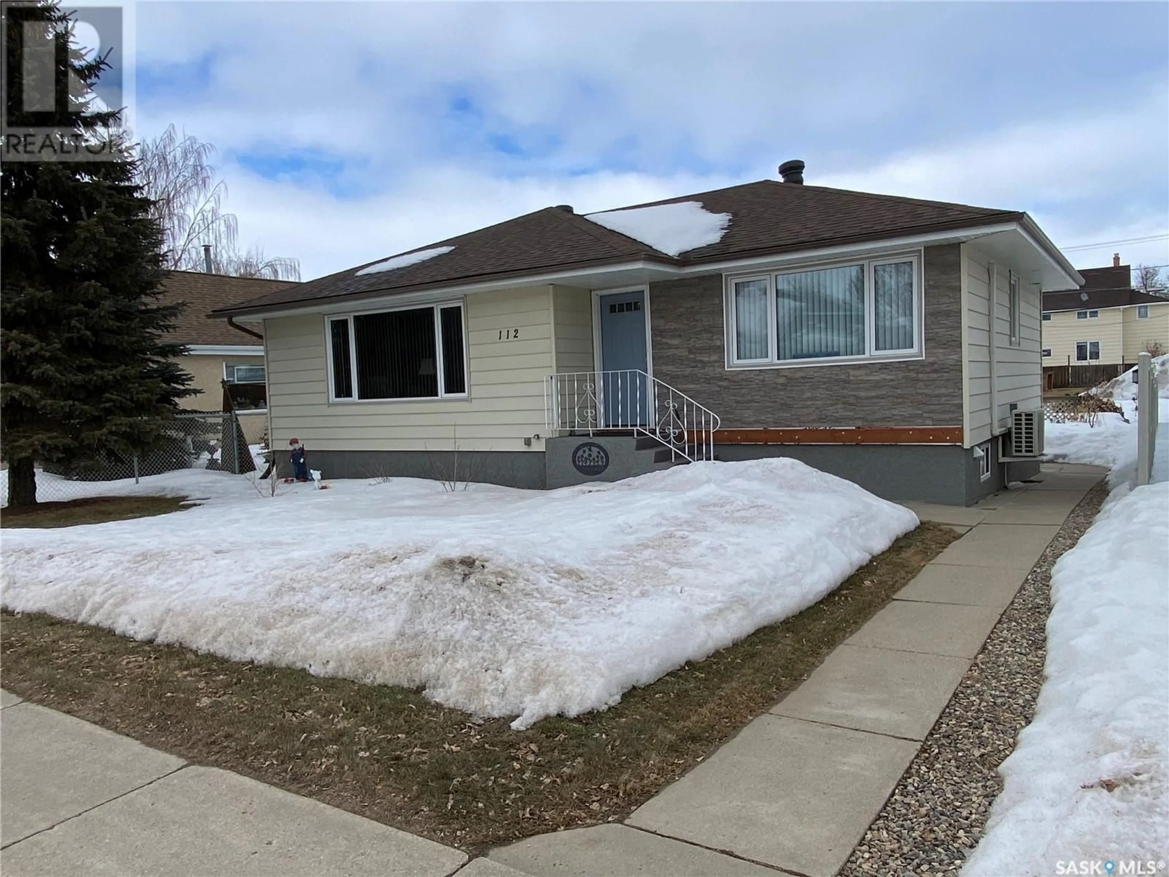 Home with vinyl exterior material, street for 112 7th AVENUE W, Melville Saskatchewan S0A2P0