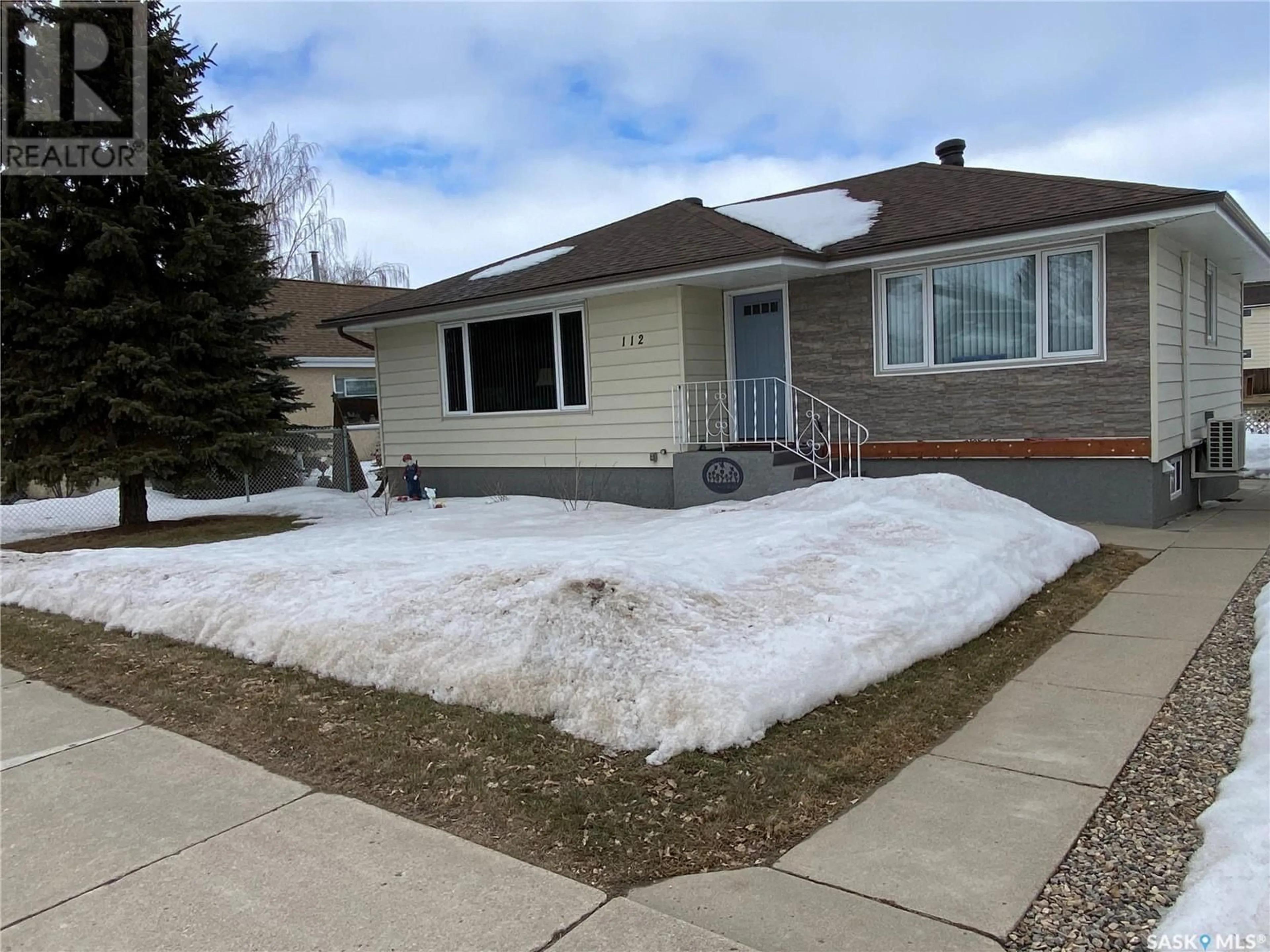 Home with vinyl exterior material, street for 112 7th AVENUE W, Melville Saskatchewan S0A2P0