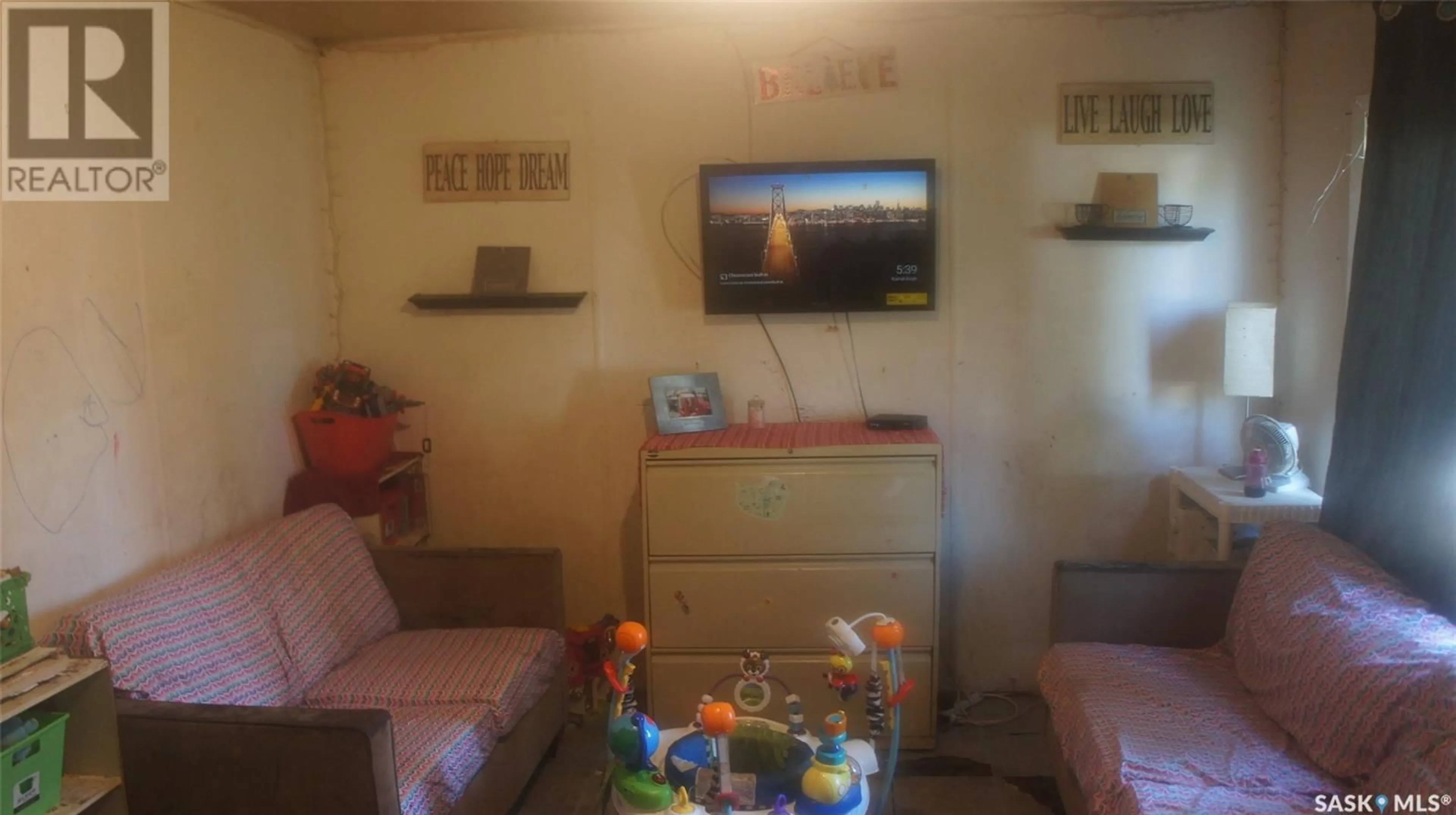 A pic of a room for 406 CARBON AVENUE, Bienfait Saskatchewan S0C0M0