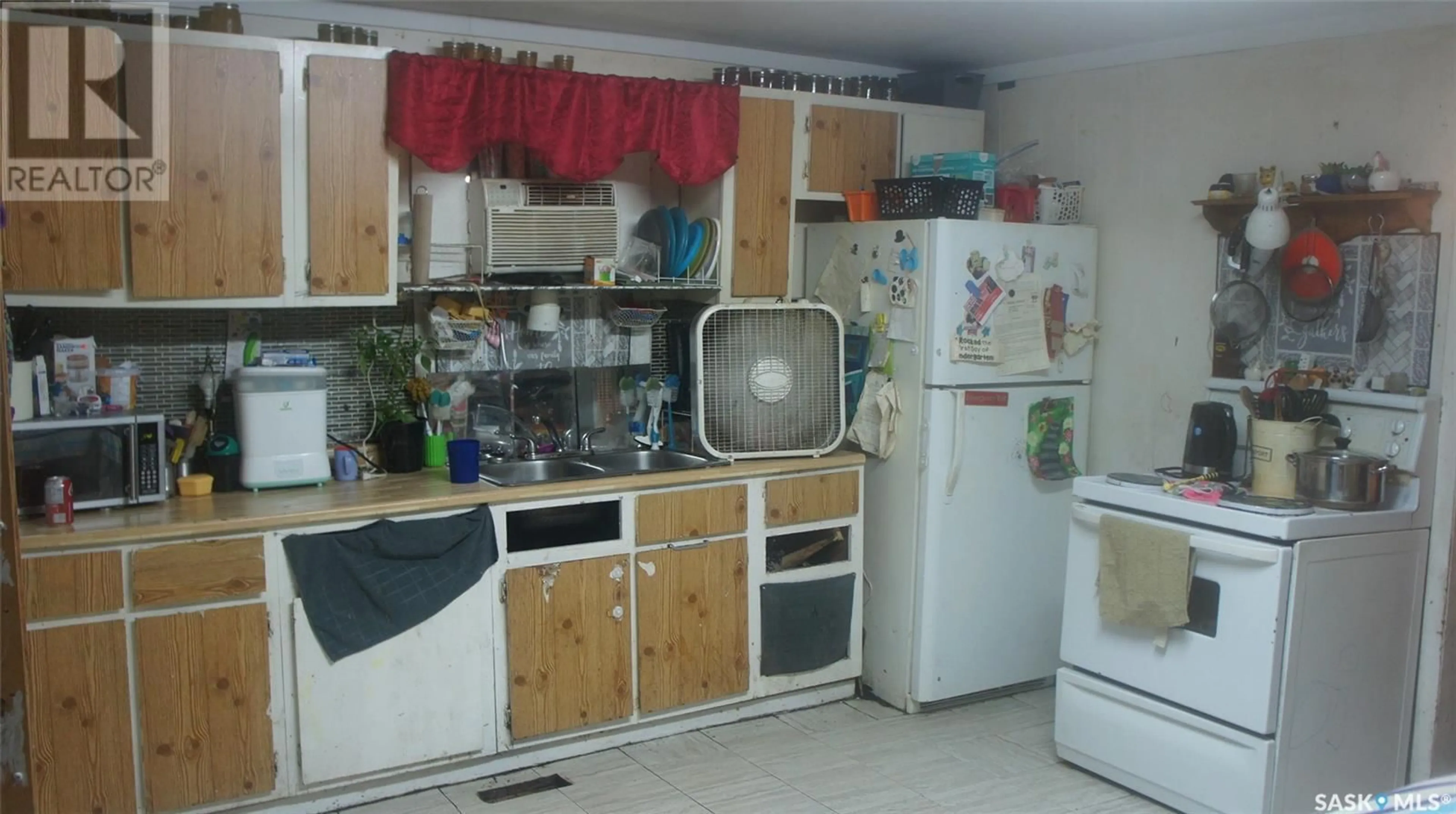 Standard kitchen, unknown for 406 CARBON AVENUE, Bienfait Saskatchewan S0C0M0