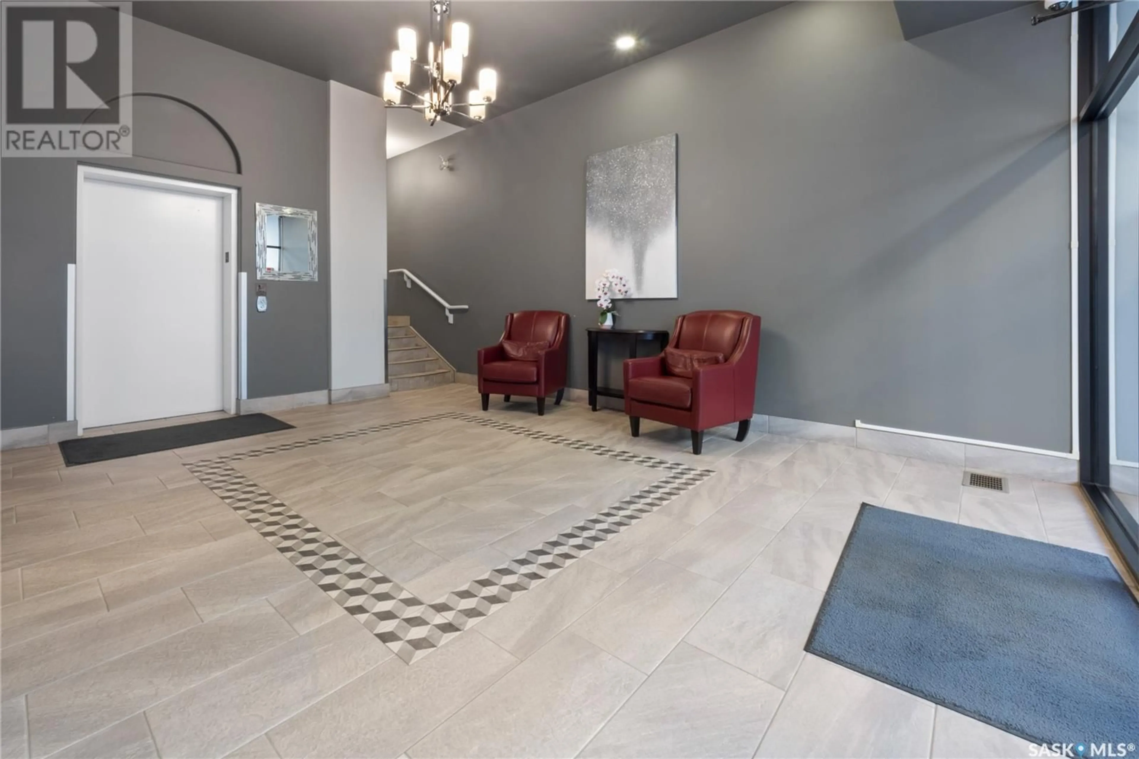 Indoor foyer for 409 333 Nelson ROAD, Saskatoon Saskatchewan S7S1P2